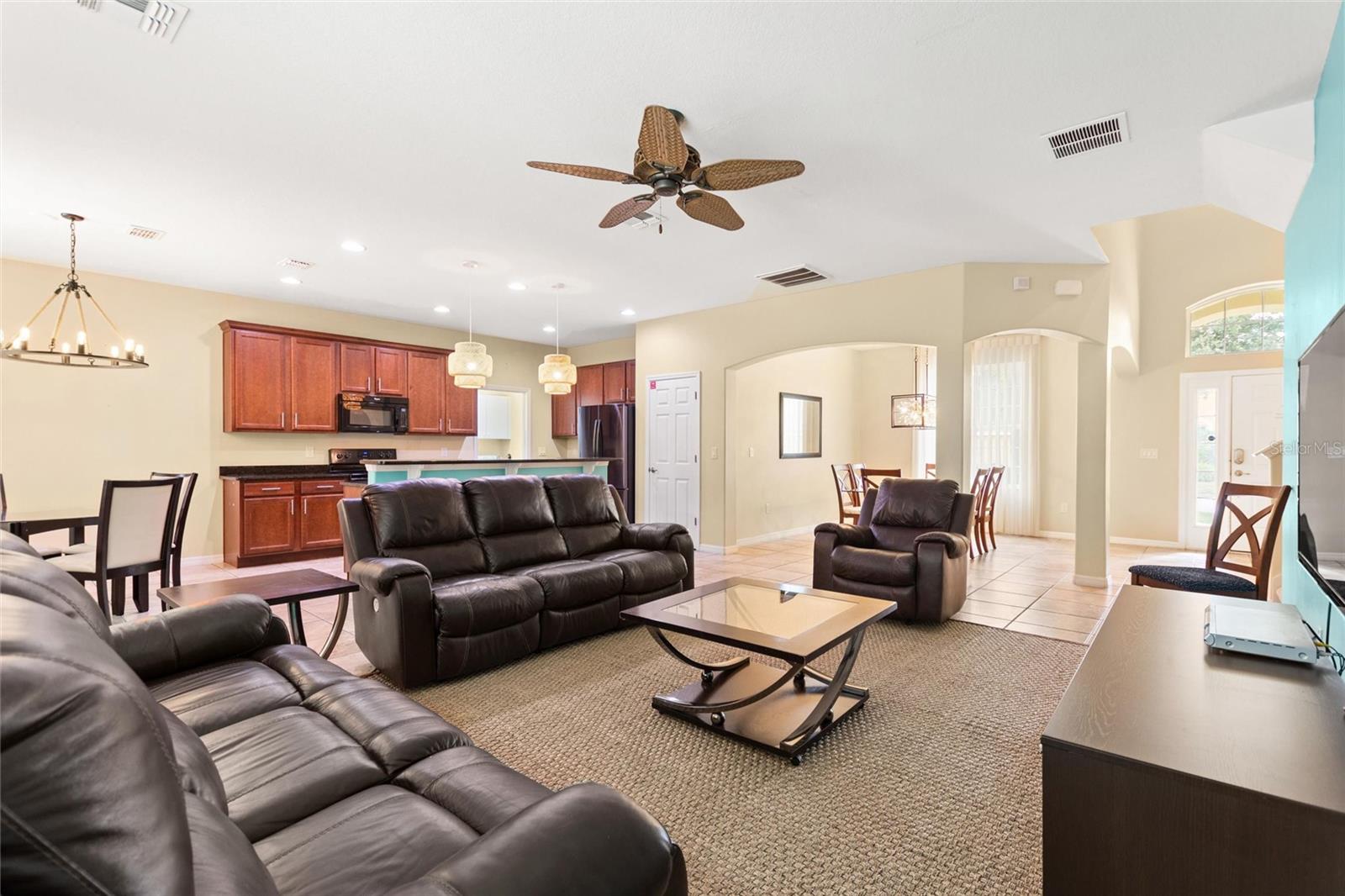 Image 9 of 80 For 256 Yellow Snapdragon Drive