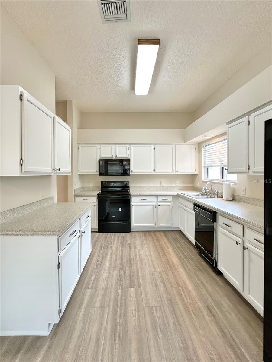 Image 25 of 49 For 206 Palermo Place