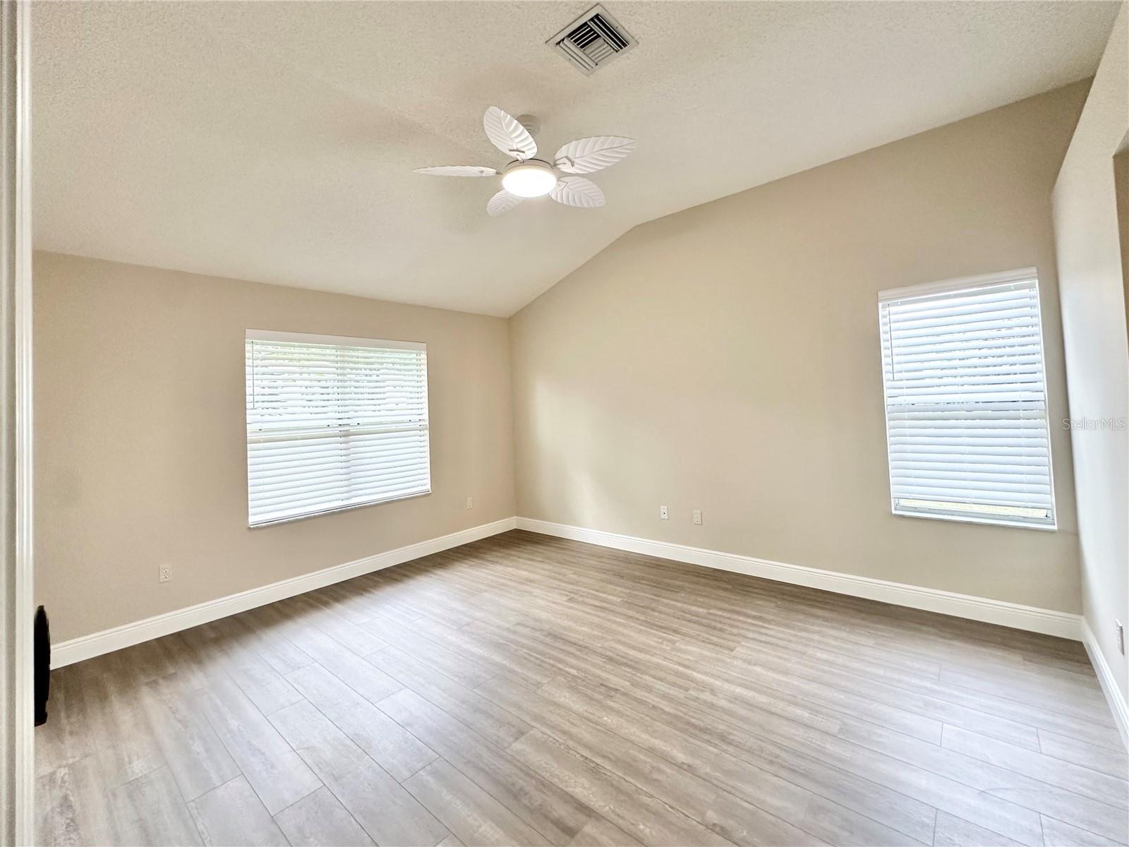 Image 32 of 49 For 206 Palermo Place