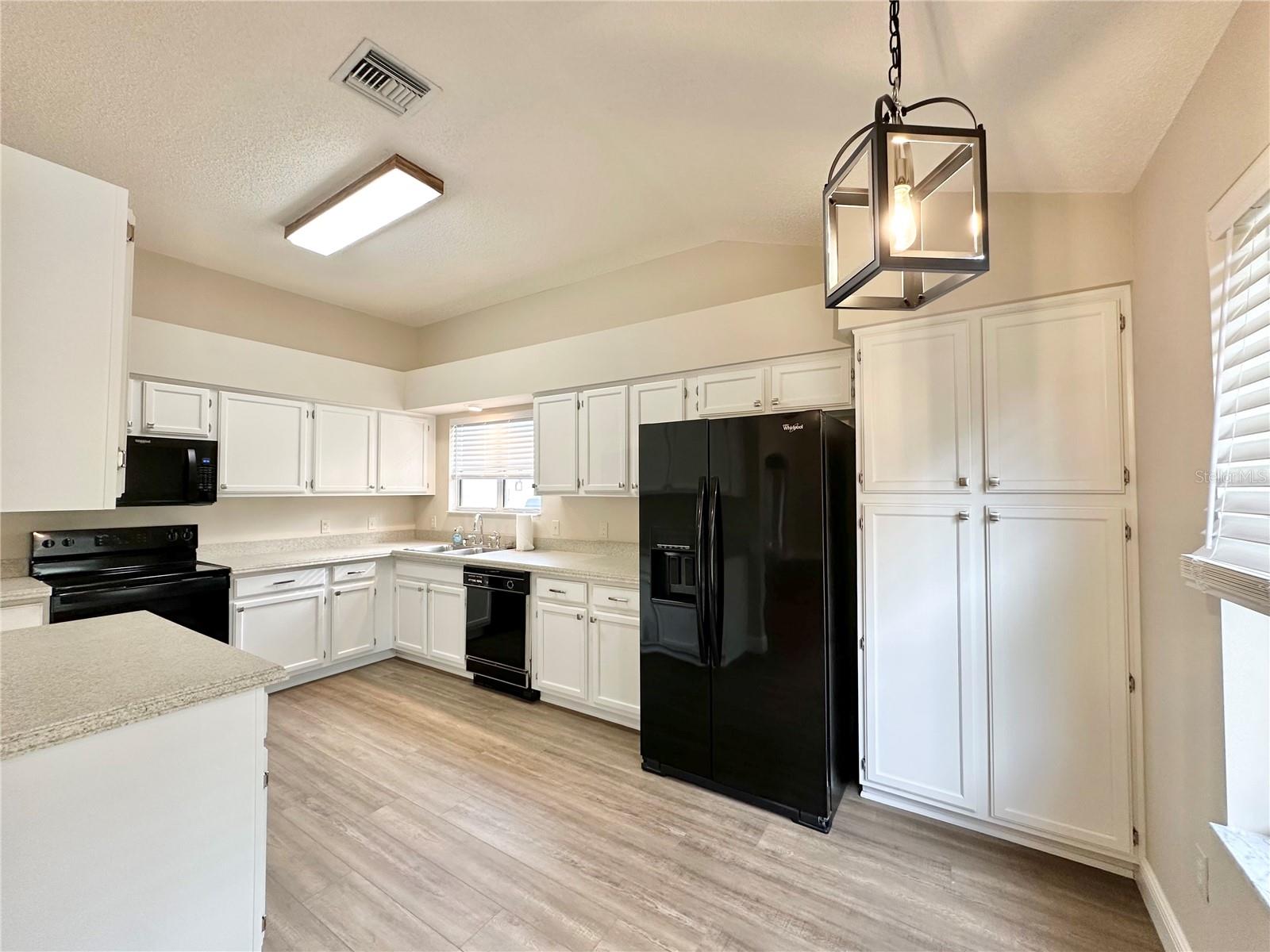 Image 4 of 49 For 206 Palermo Place