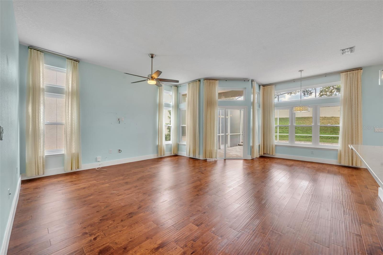 Image 10 of 52 For 196 Wimbledon Circle