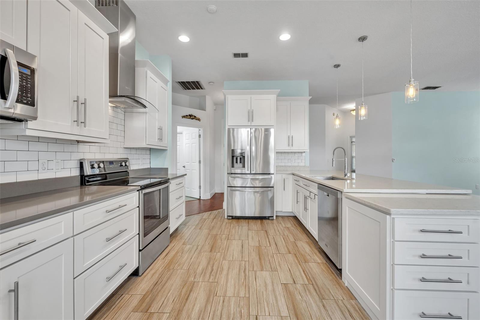 Image 18 of 52 For 196 Wimbledon Circle