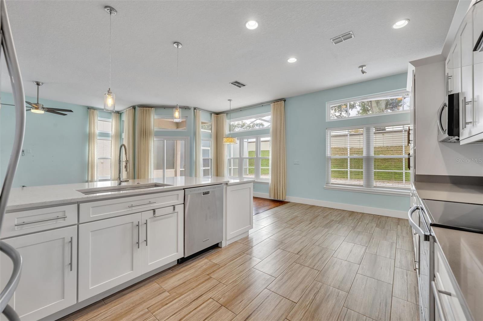 Image 21 of 52 For 196 Wimbledon Circle