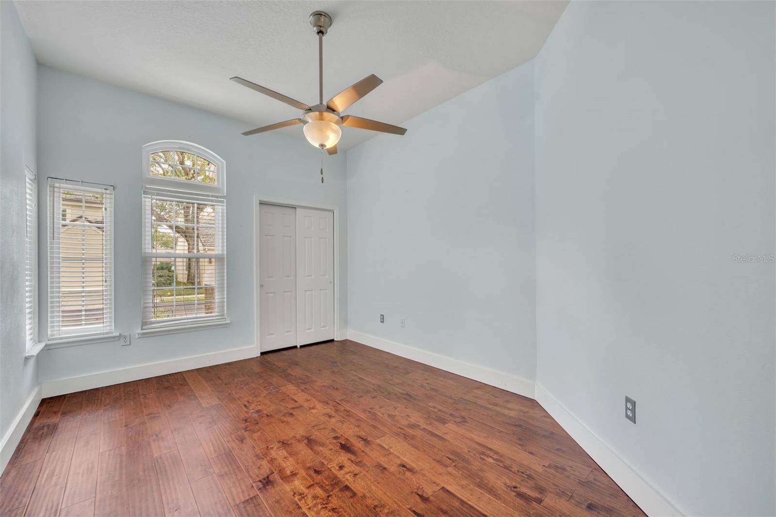 Image 27 of 52 For 196 Wimbledon Circle