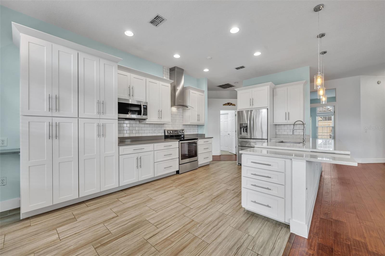 Image 3 of 52 For 196 Wimbledon Circle