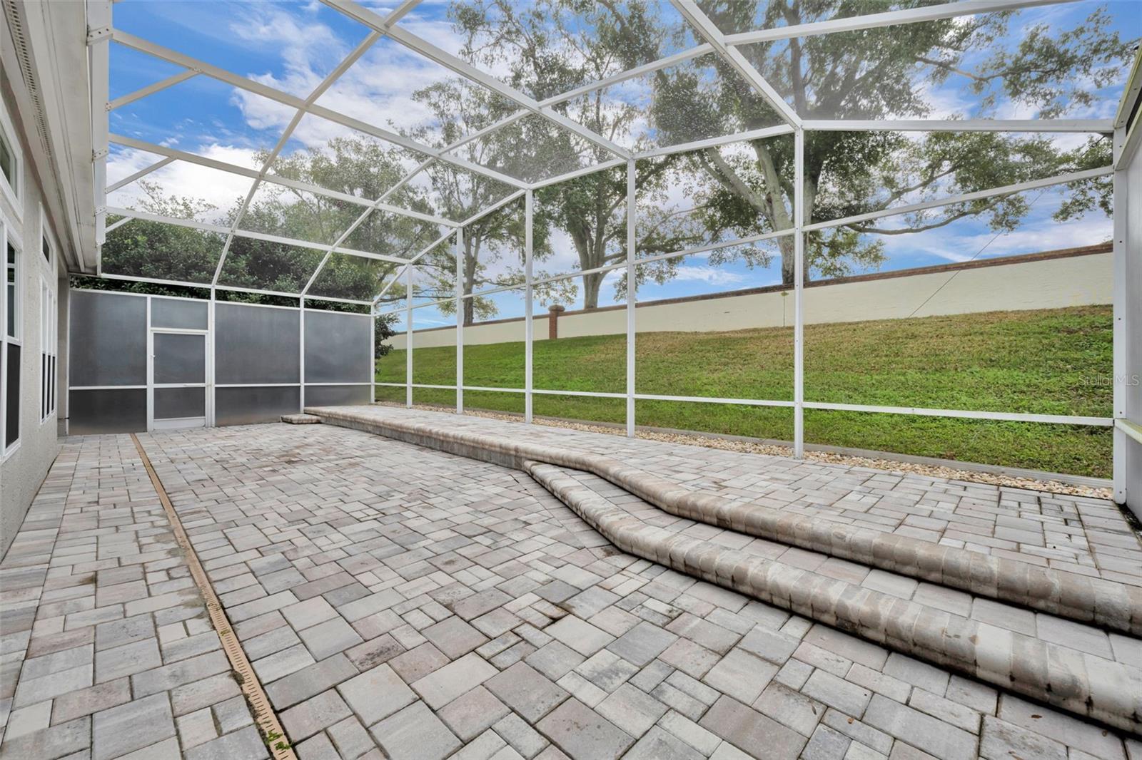 Image 33 of 52 For 196 Wimbledon Circle