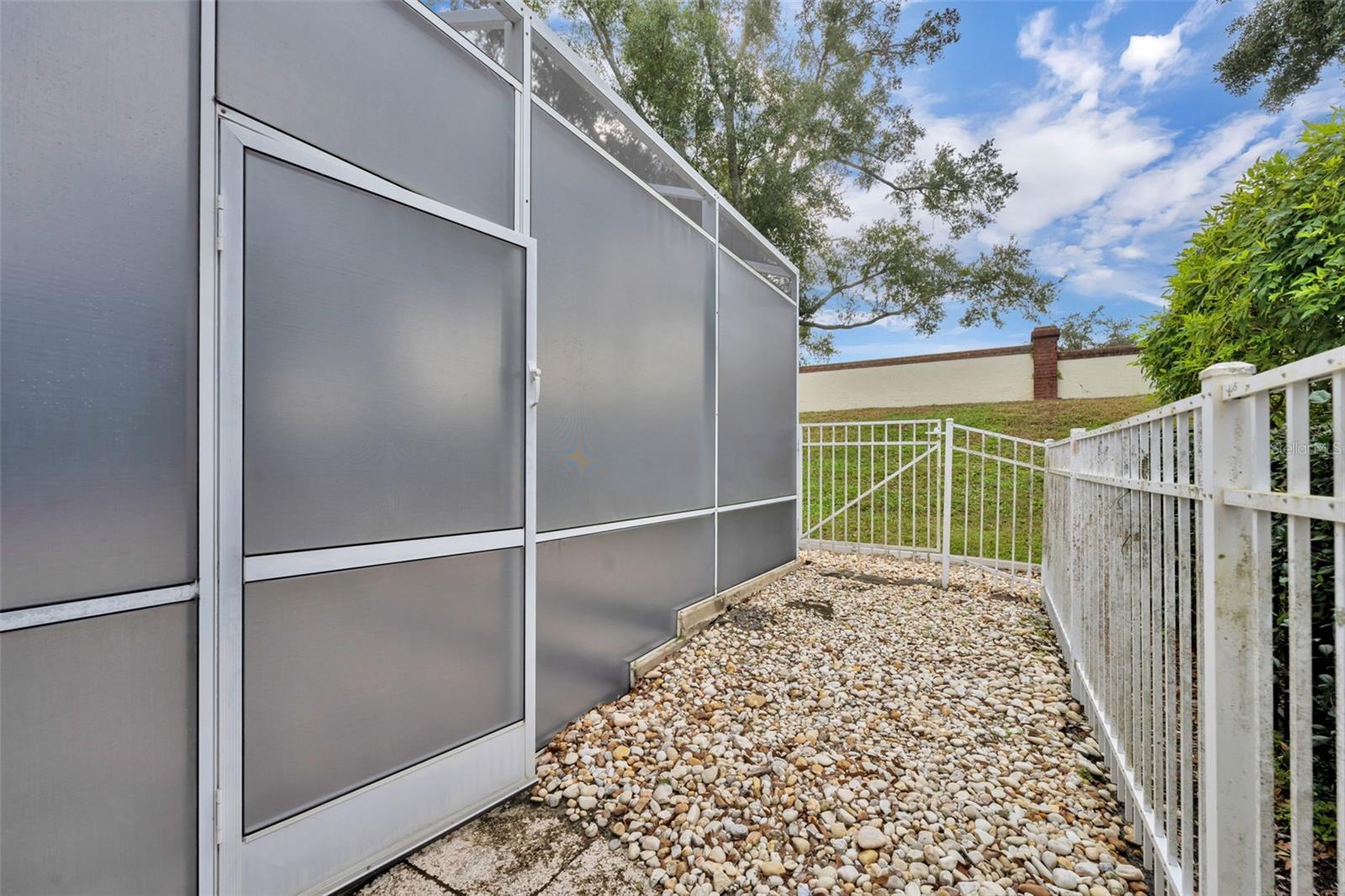 Image 35 of 52 For 196 Wimbledon Circle