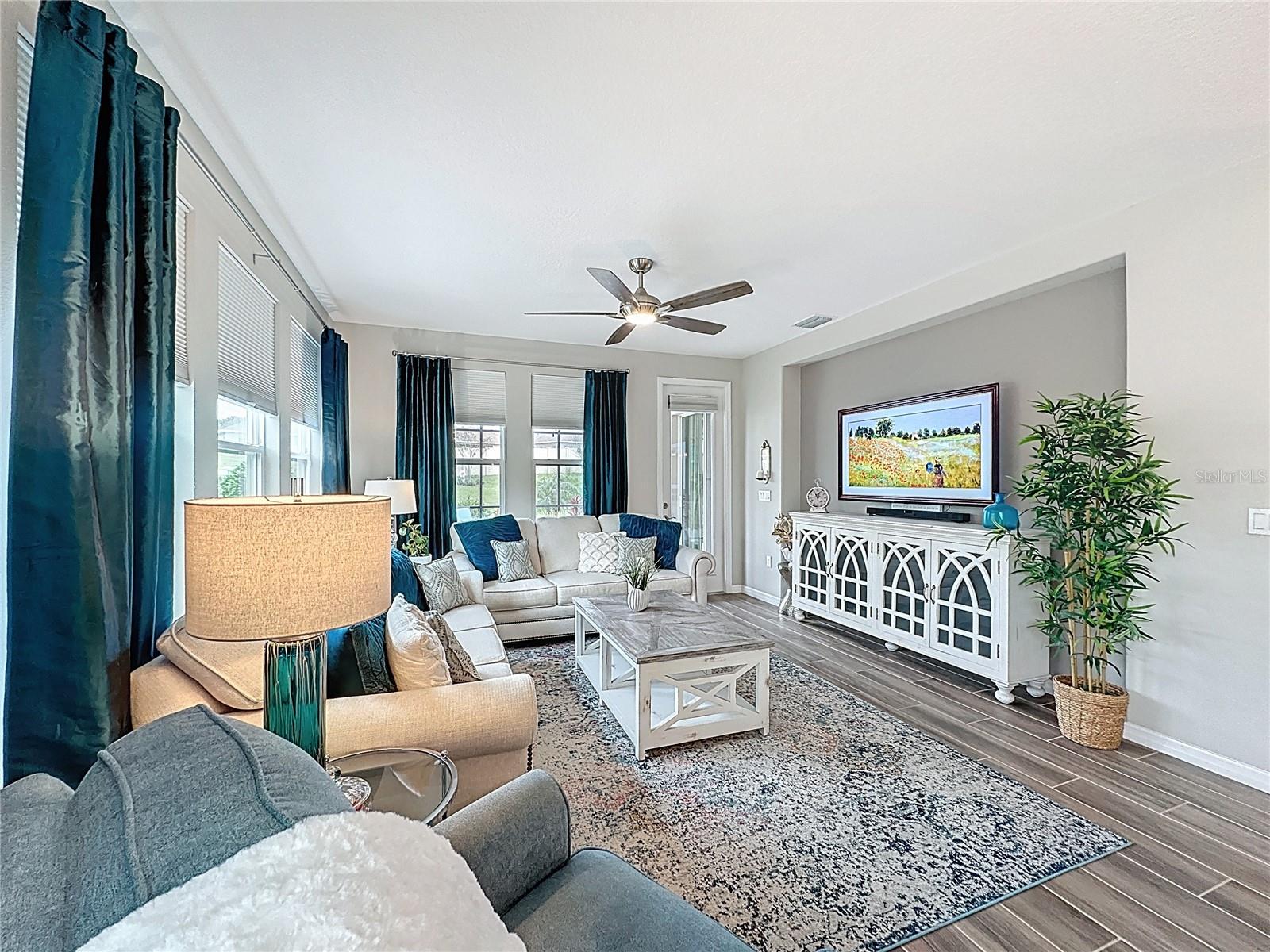 Image 14 of 58 For 422 Alcove Drive