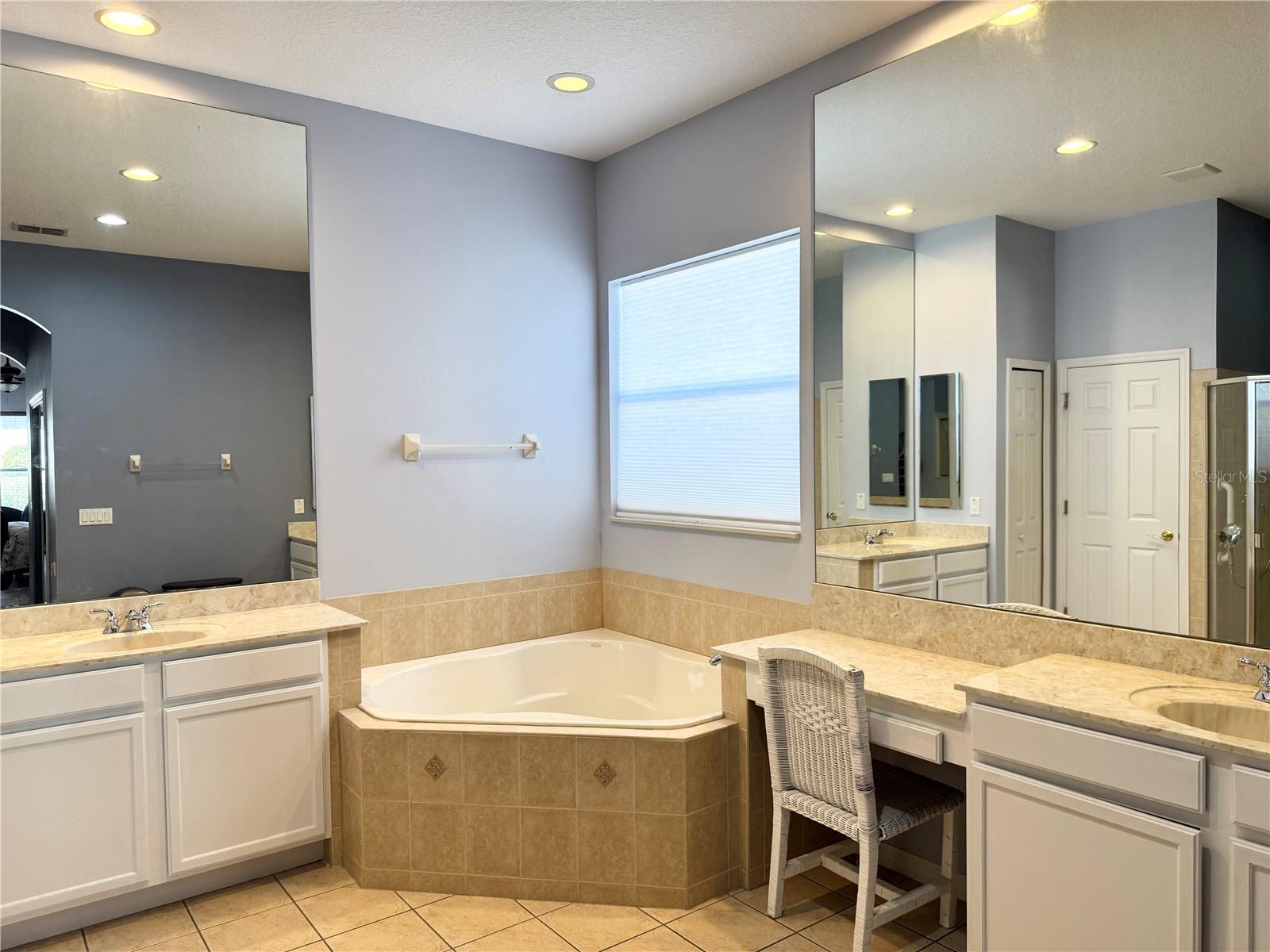 Image 25 of 46 For 1923 Jean Marie Drive