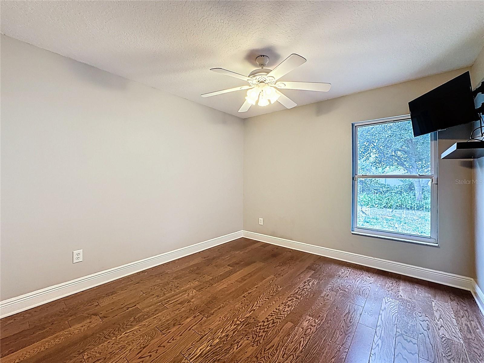 Image 32 of 40 For 917 Marquee Drive