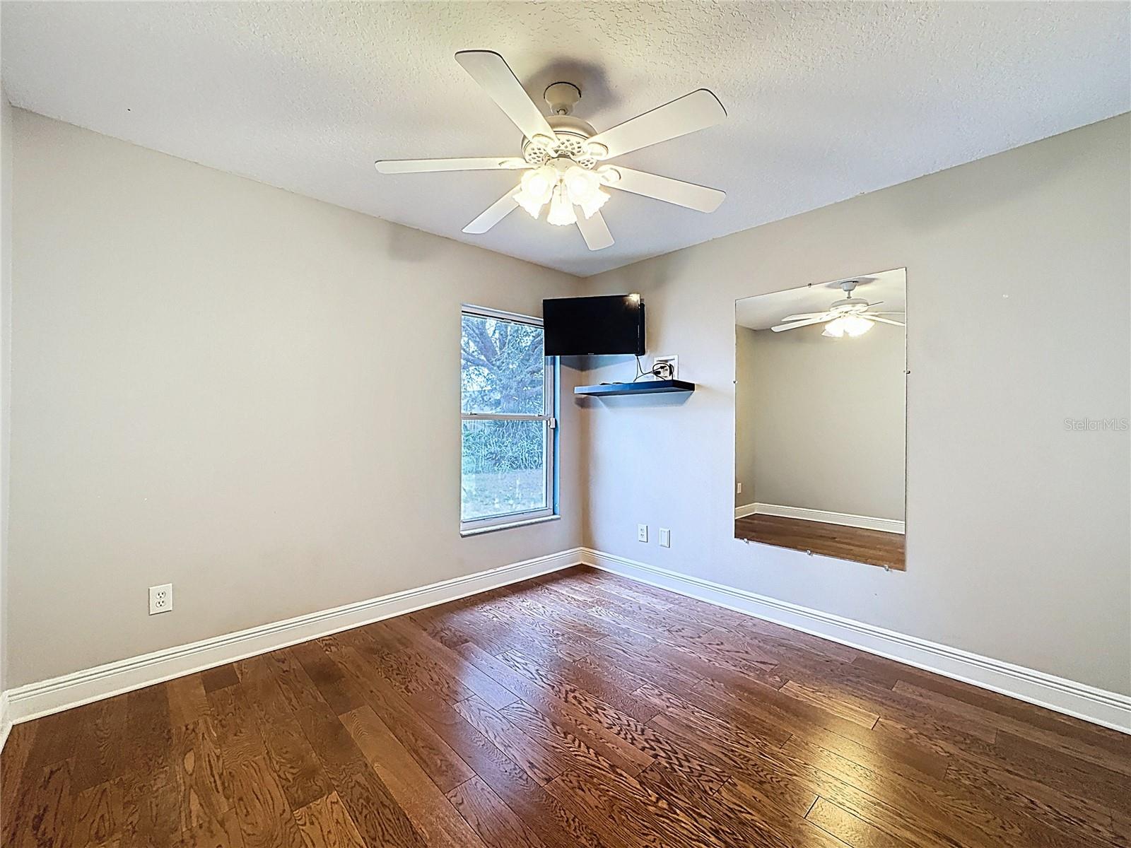 Image 33 of 40 For 917 Marquee Drive