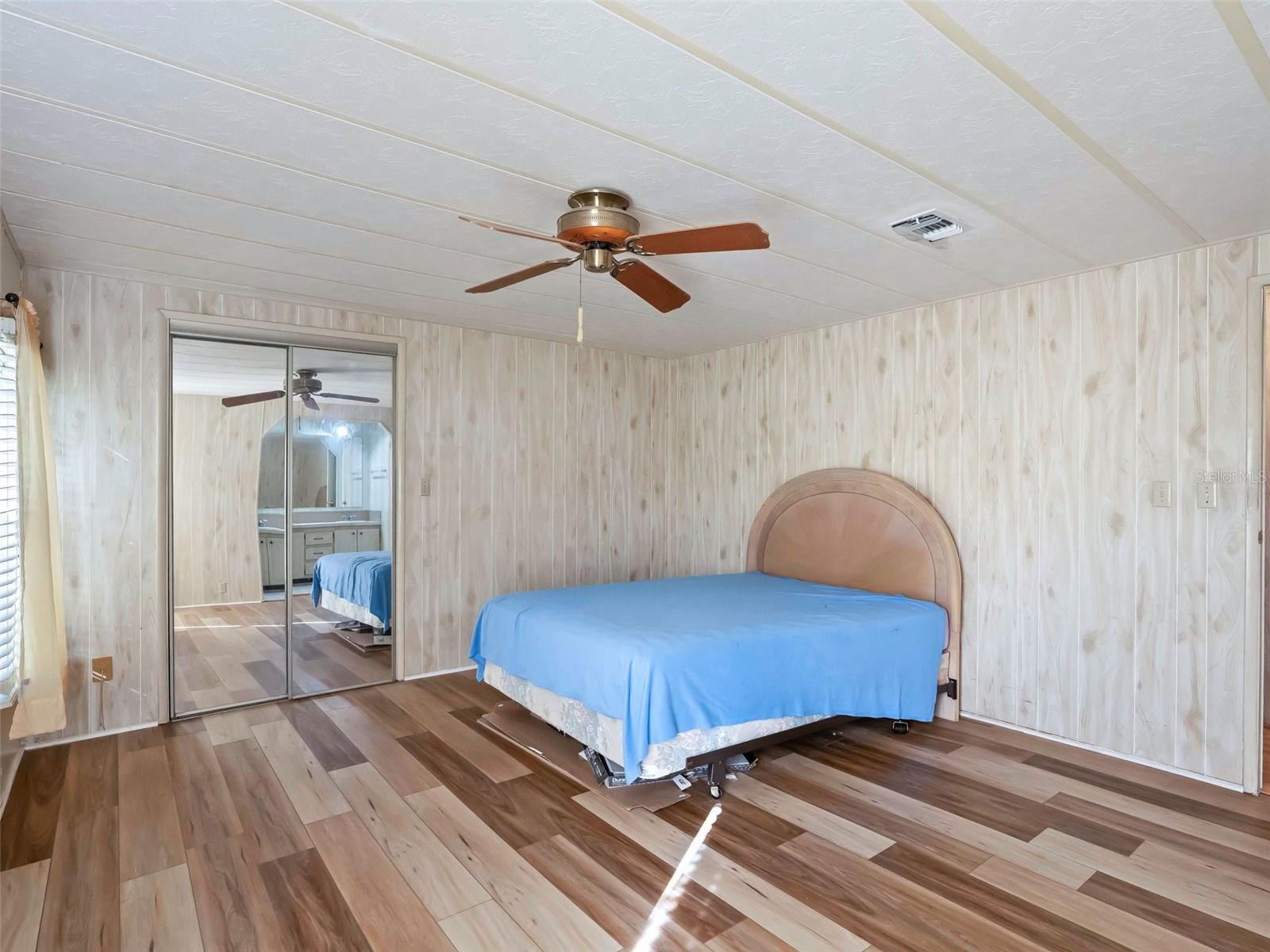 Image 19 of 38 For 1102 Dustin Drive