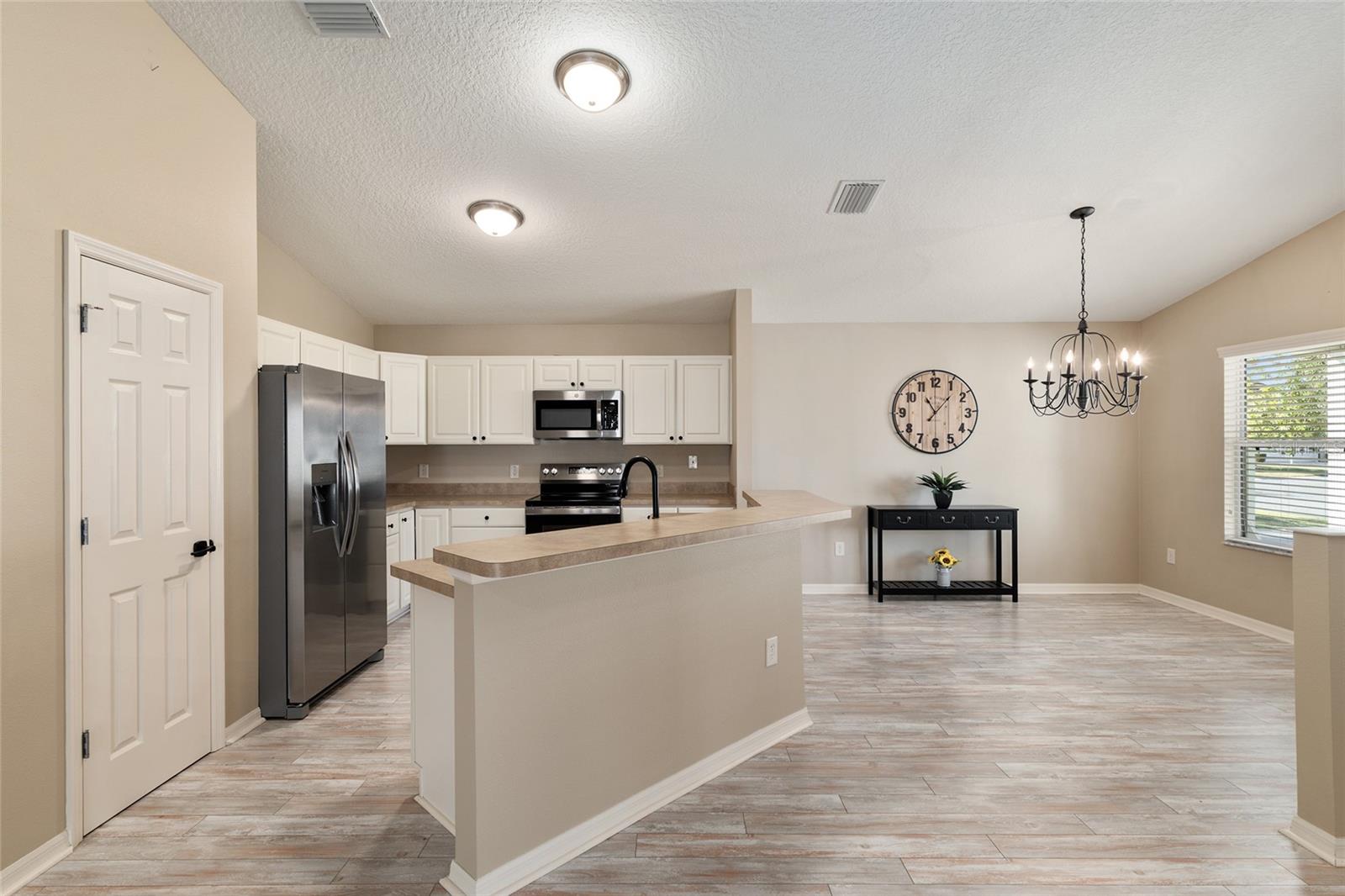 Image 22 of 63 For 2082 Harston Trail