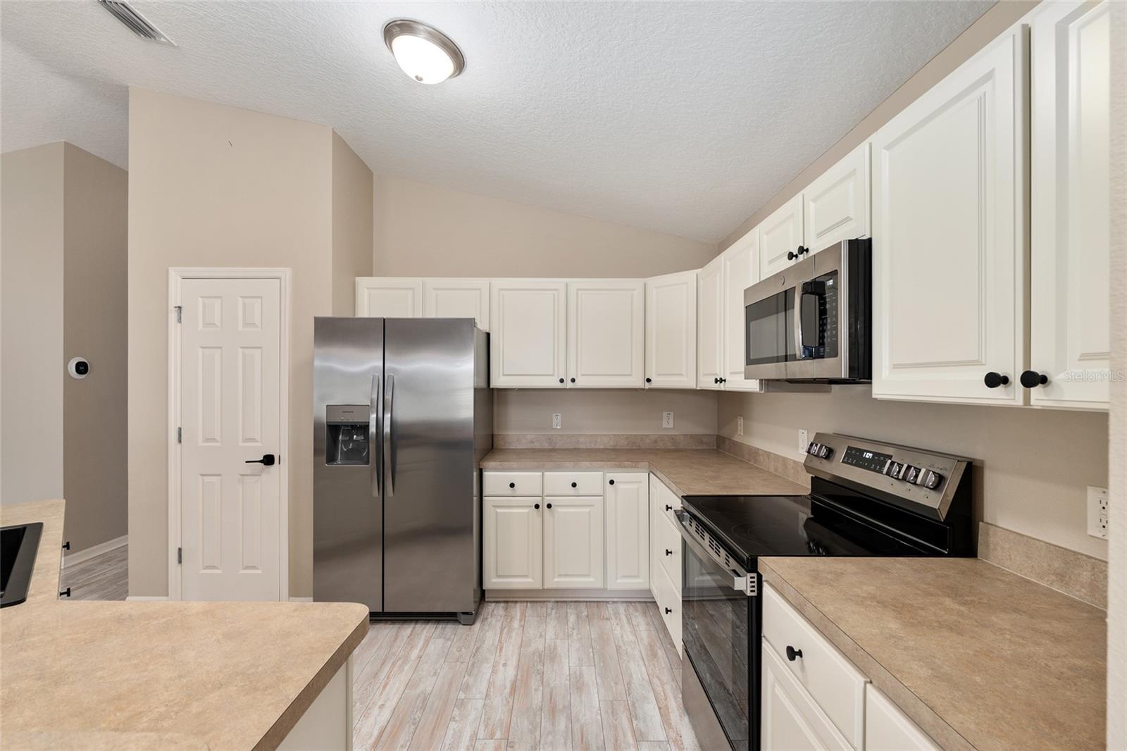 Image 26 of 63 For 2082 Harston Trail