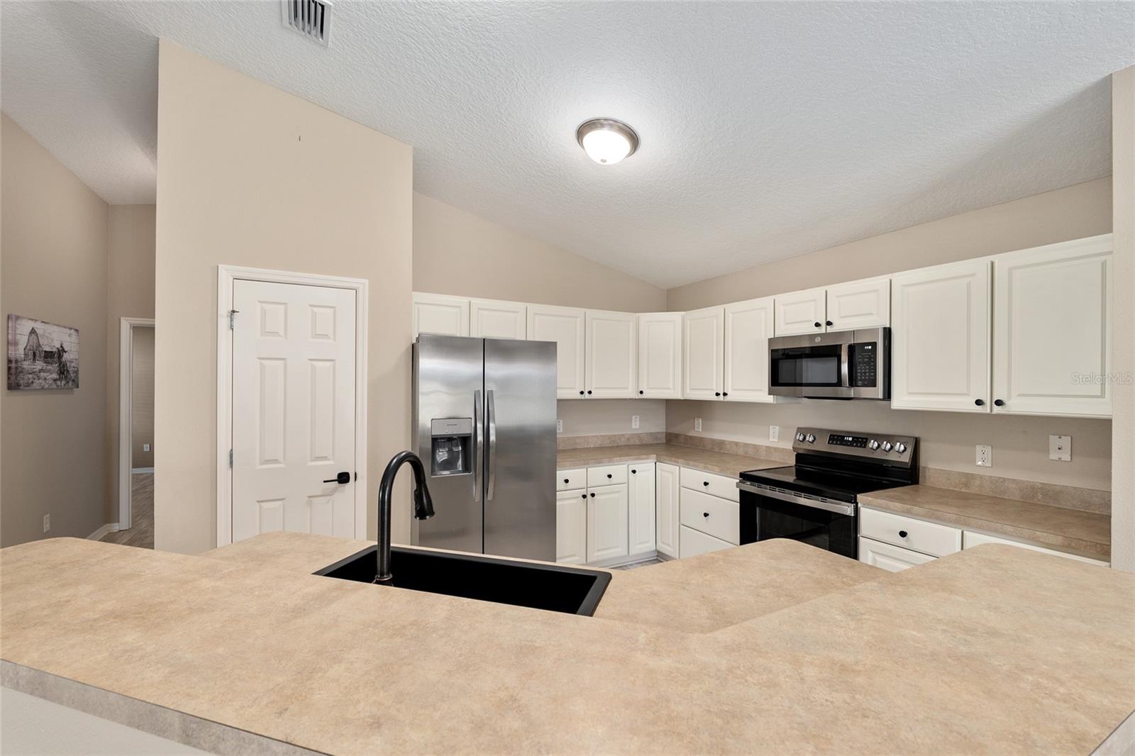 Image 28 of 63 For 2082 Harston Trail