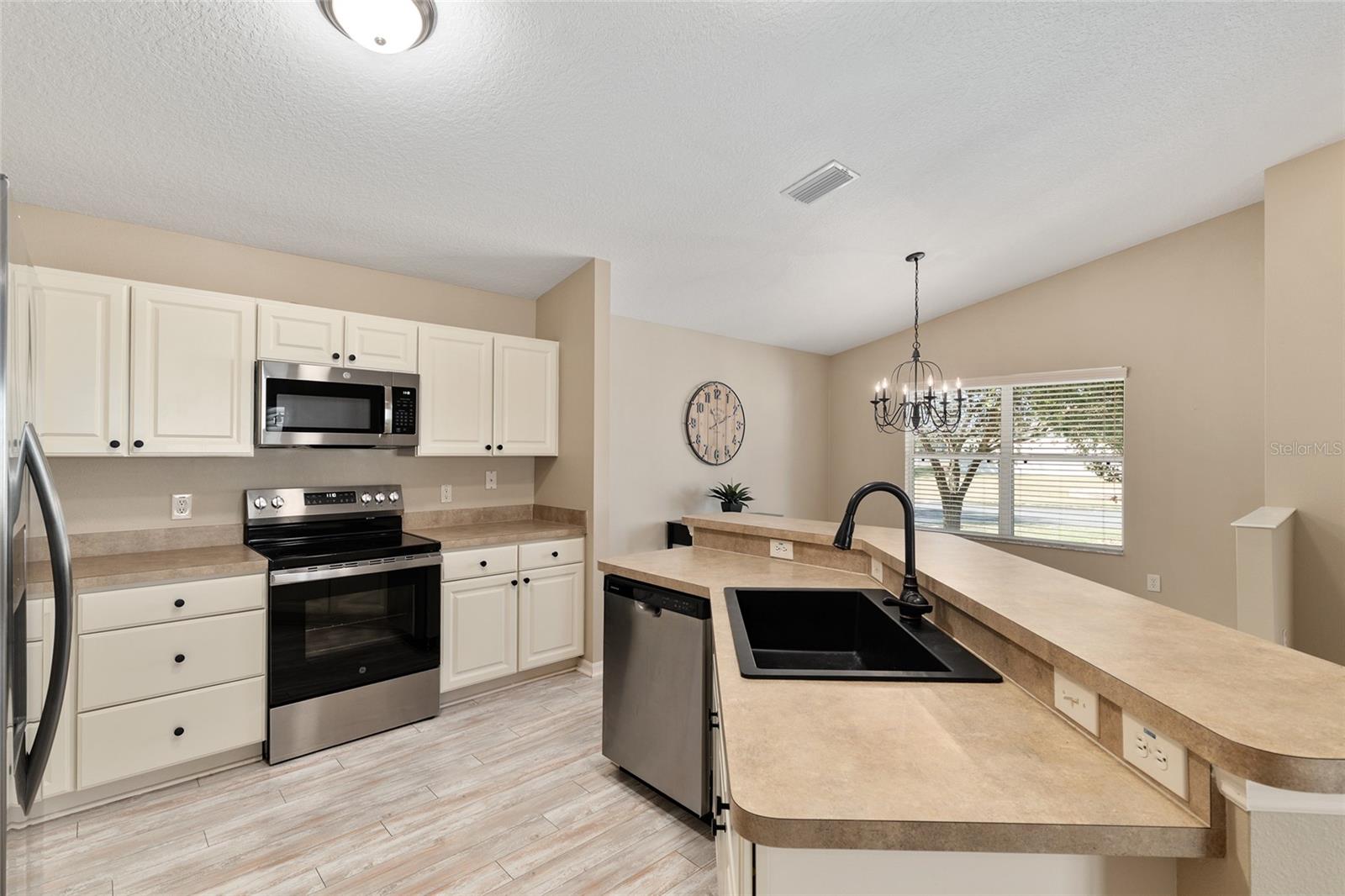 Image 29 of 63 For 2082 Harston Trail