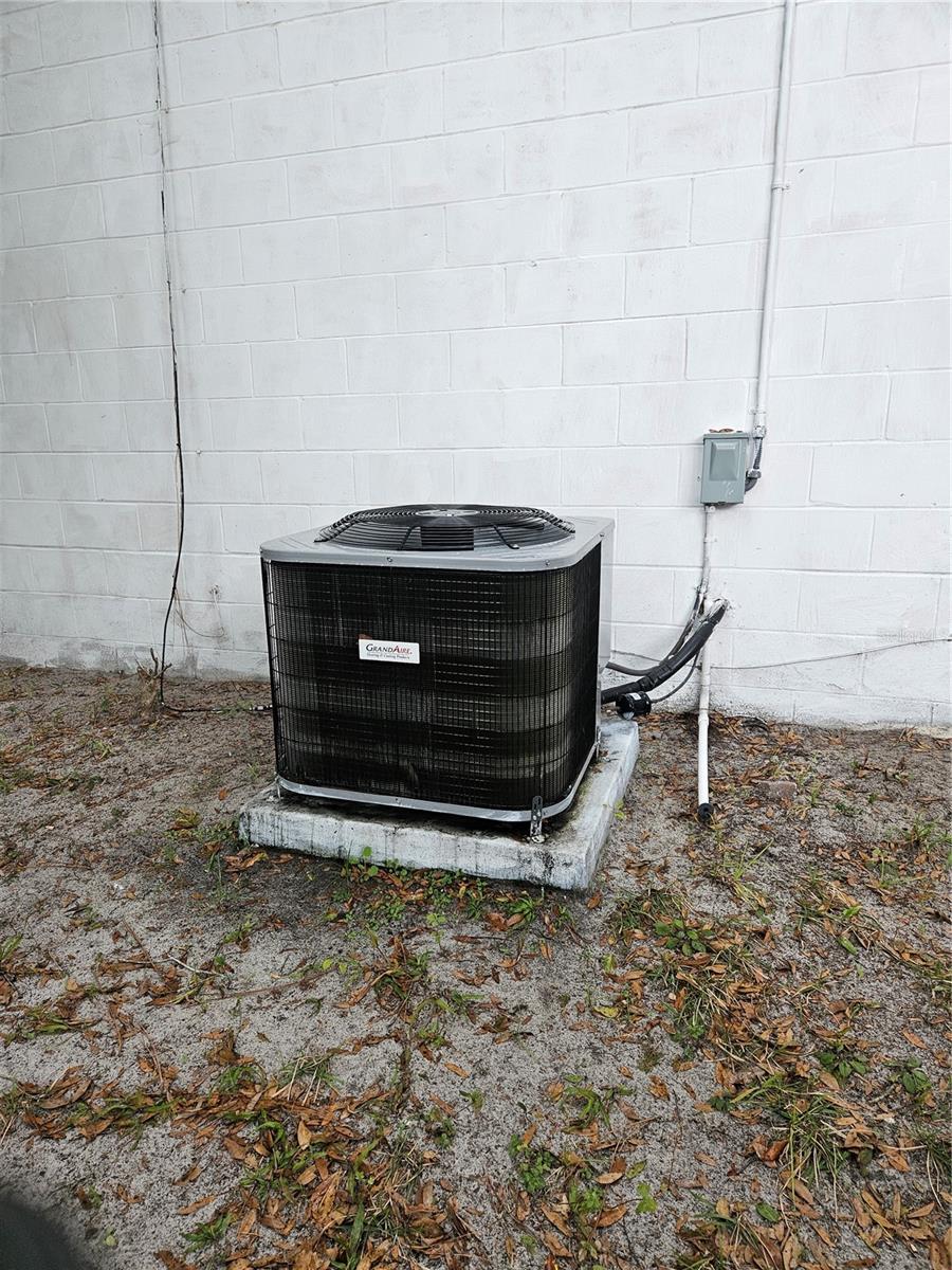 Image 23 of 30 For 14118 45th Court