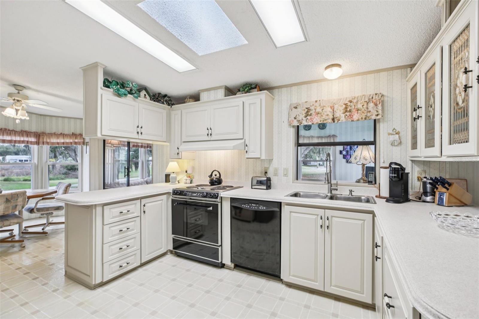 Image 17 of 86 For 25726 Oak Alley