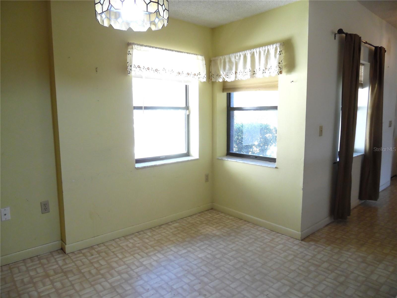 Image 14 of 45 For 14444 Johns Lake Road