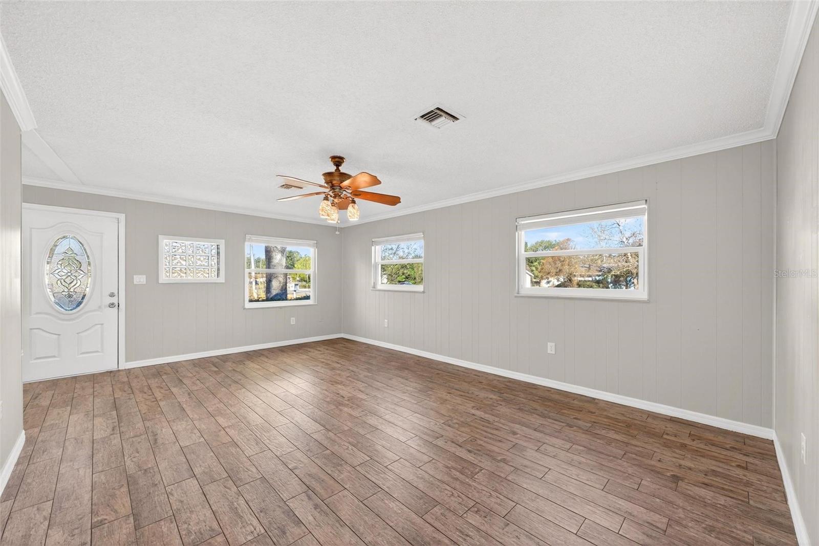 Image 14 of 68 For 607 Patricia Avenue