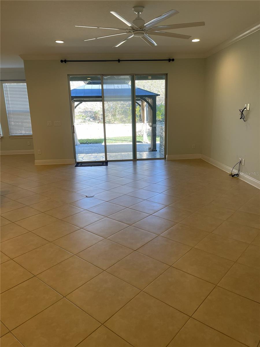 Image 18 of 41 For 2062 Redbay Avenue