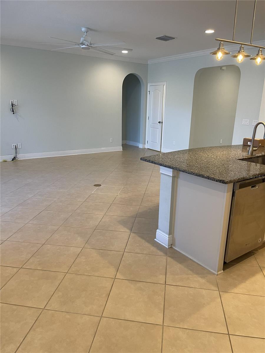 Image 23 of 41 For 2062 Redbay Avenue