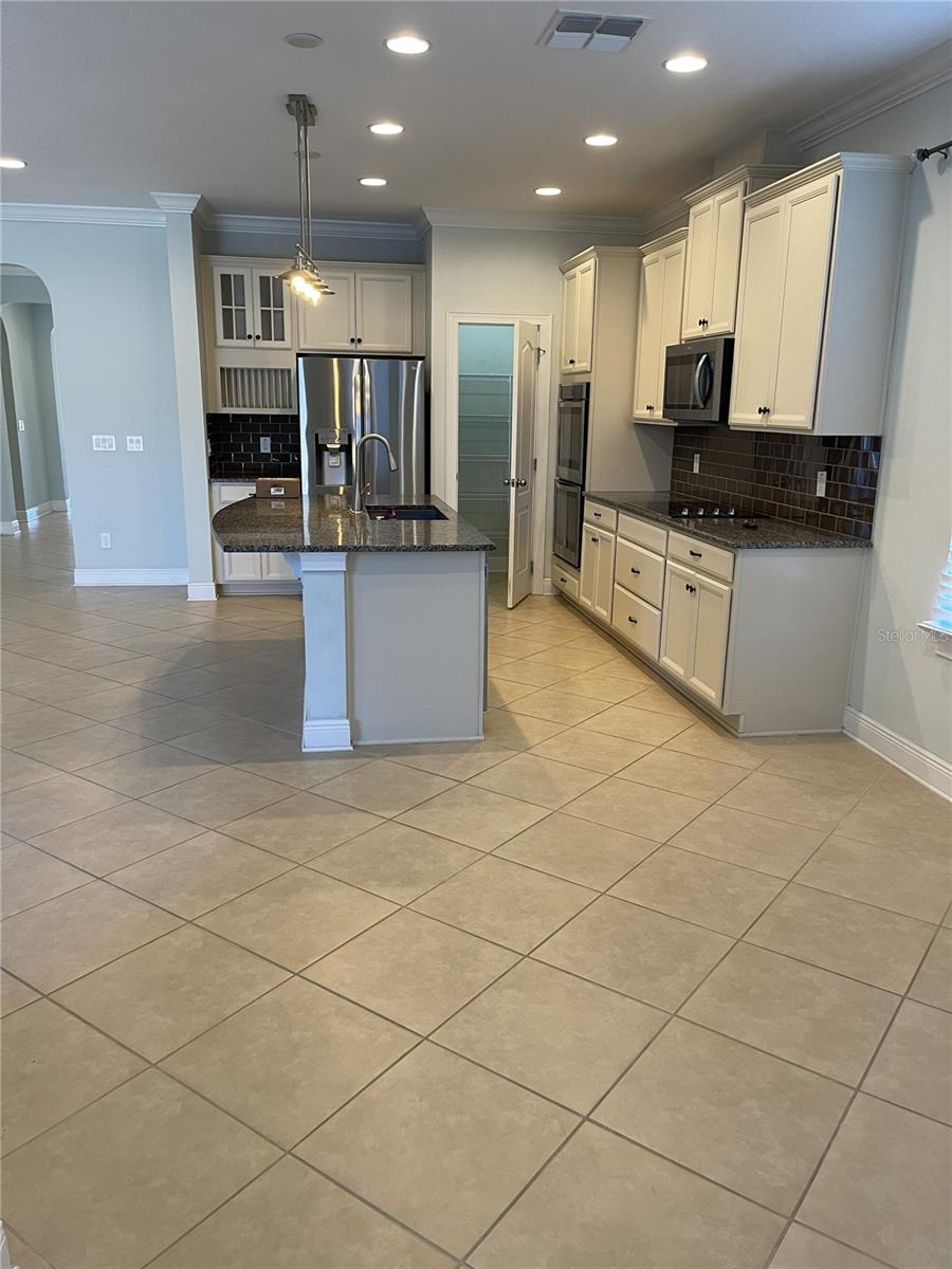 Image 24 of 41 For 2062 Redbay Avenue