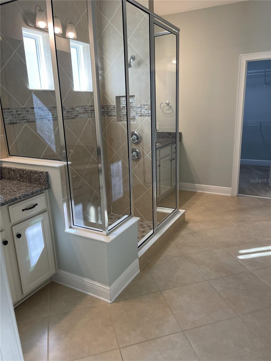 Image 31 of 41 For 2062 Redbay Avenue