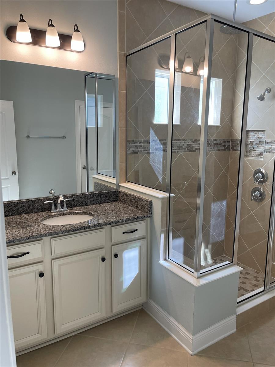 Image 32 of 41 For 2062 Redbay Avenue