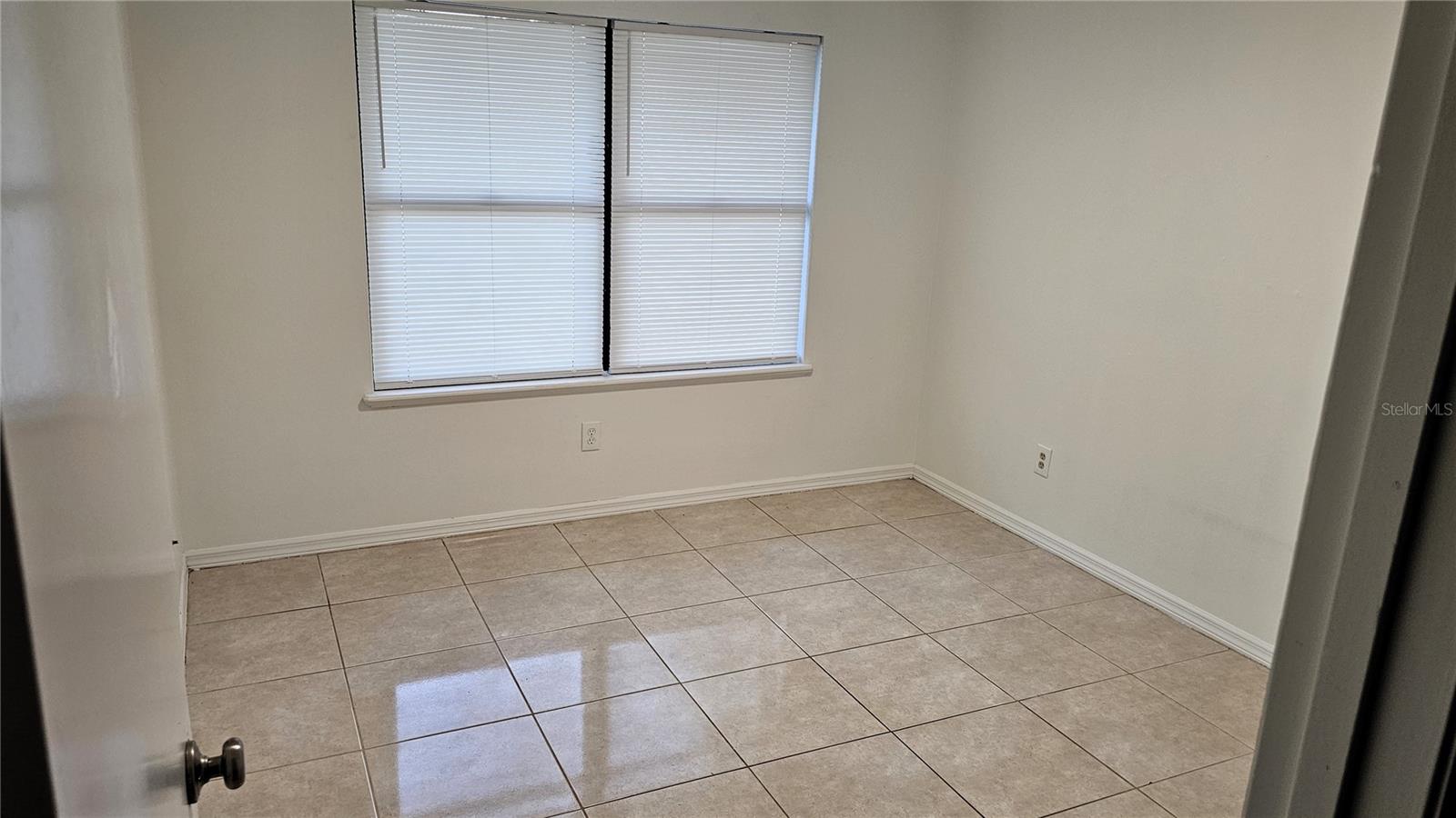 Image 11 of 16 For 372 Beach Street