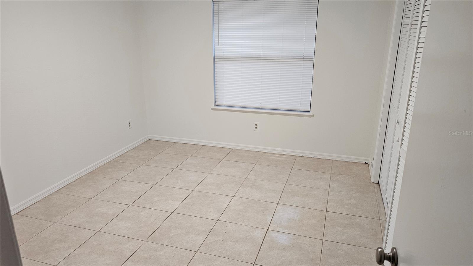 Image 12 of 16 For 372 Beach Street