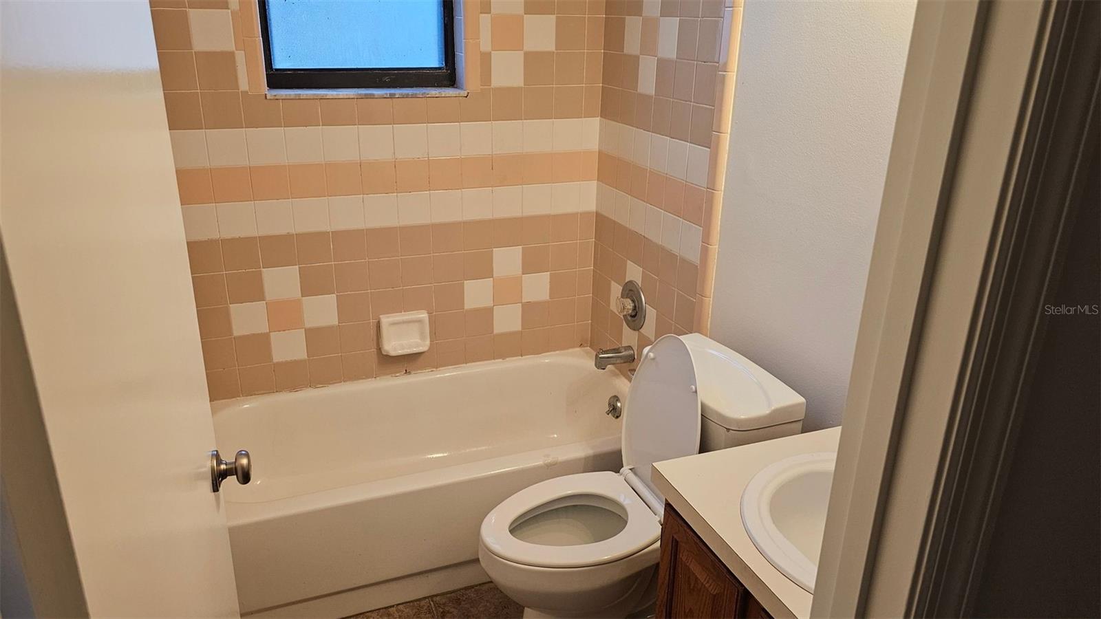 Image 13 of 16 For 372 Beach Street