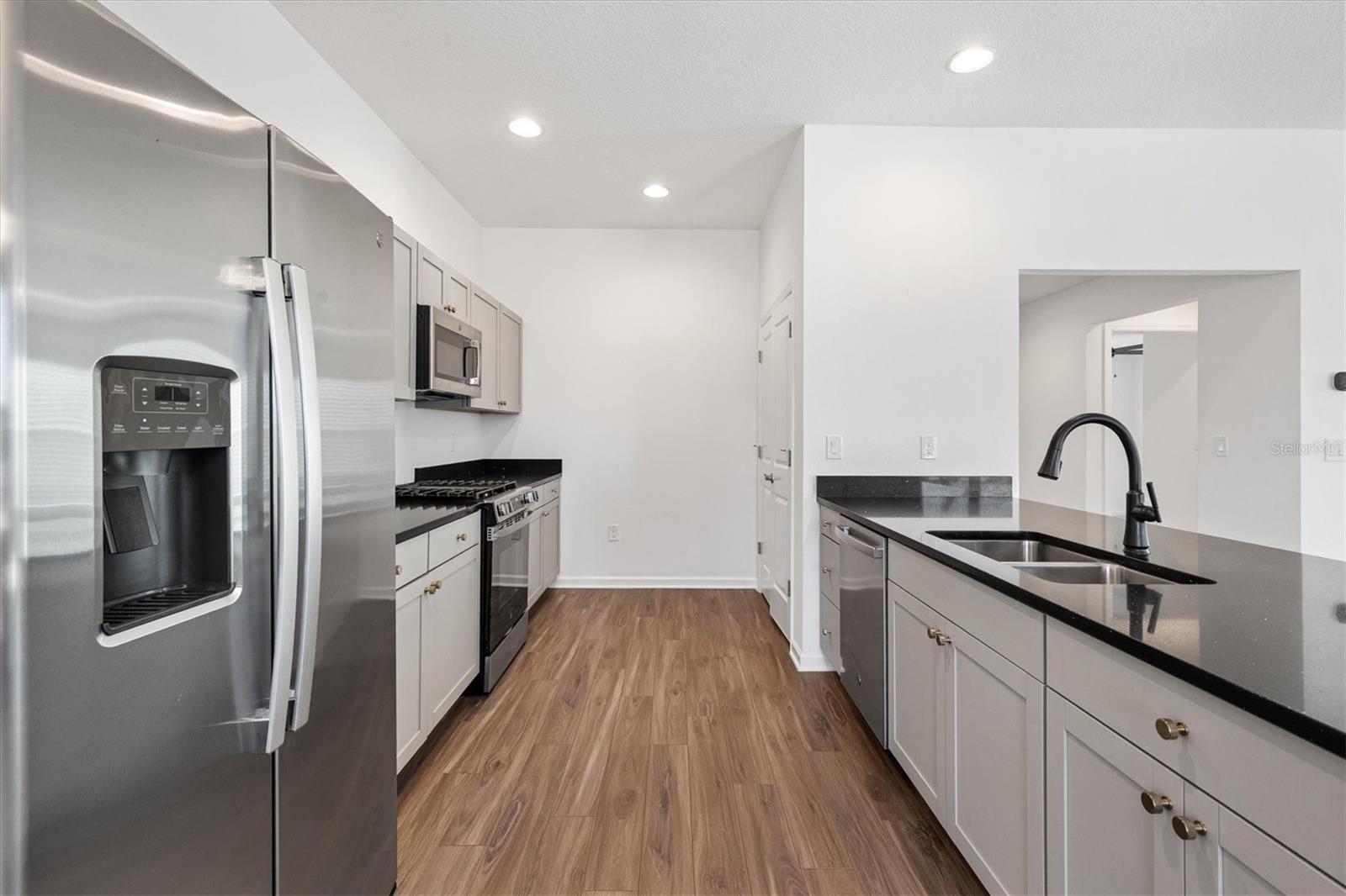 Image 13 of 42 For 1639 Seiver Street