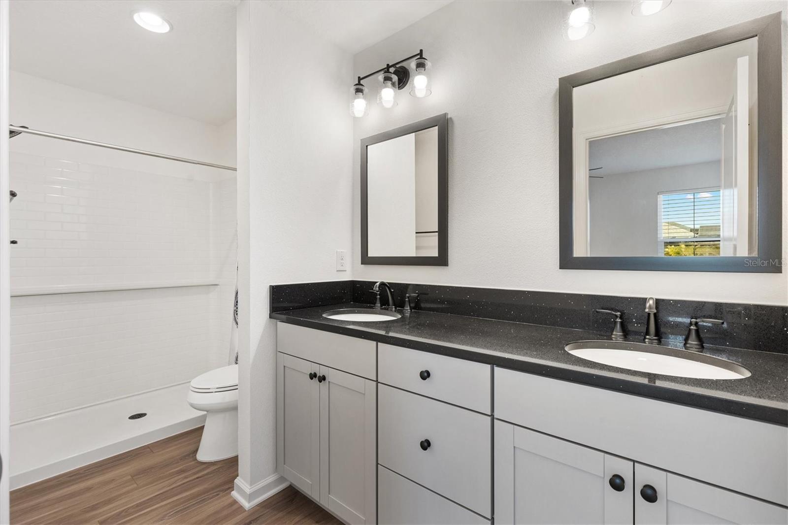 Image 19 of 42 For 1639 Seiver Street