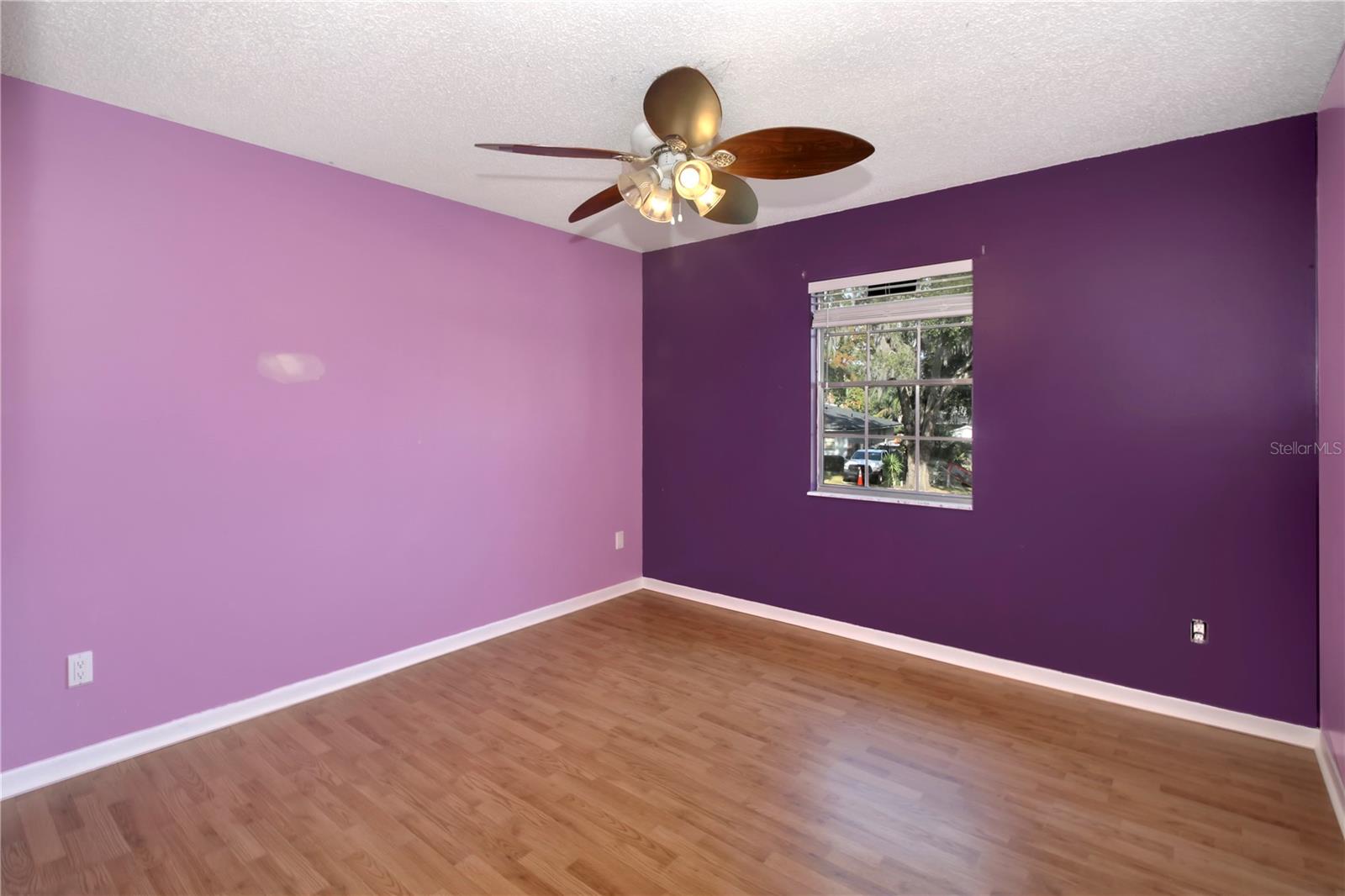 Image 16 of 28 For 1524 Yvonne Street