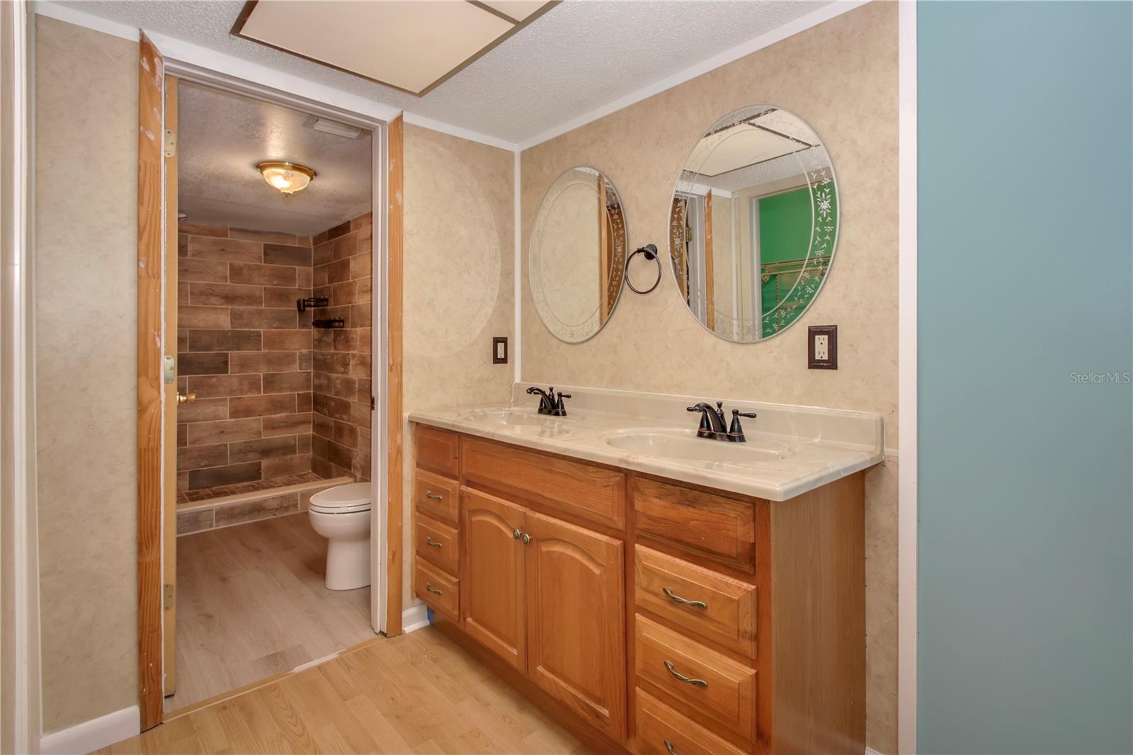 Image 20 of 28 For 1524 Yvonne Street