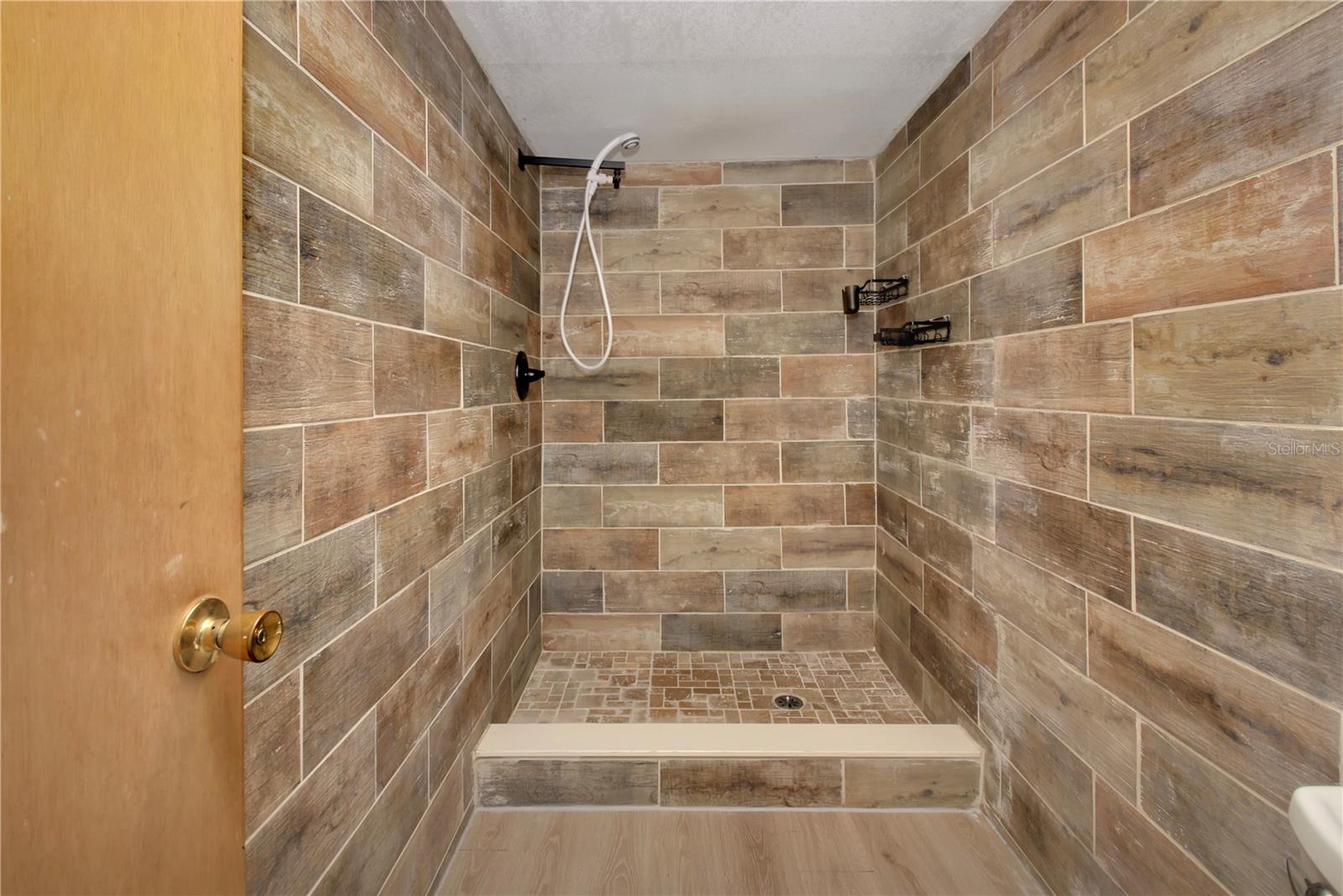 Image 21 of 28 For 1524 Yvonne Street