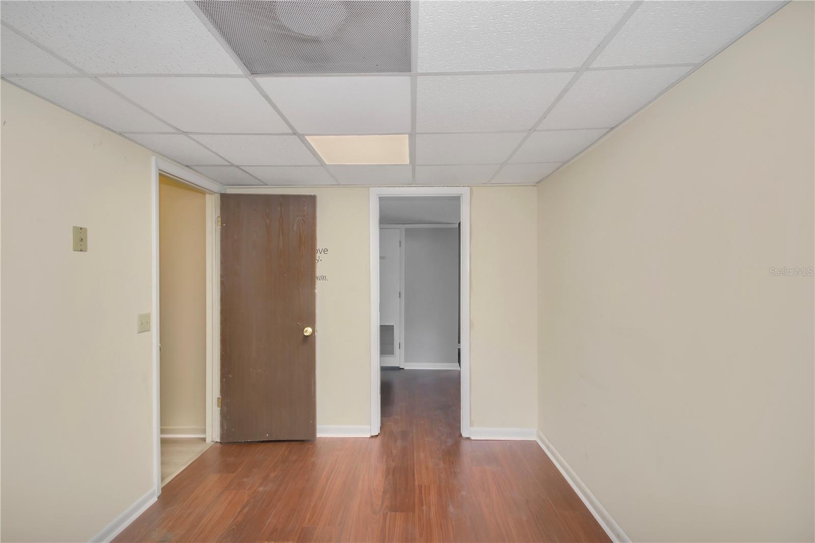 Image 24 of 28 For 1524 Yvonne Street