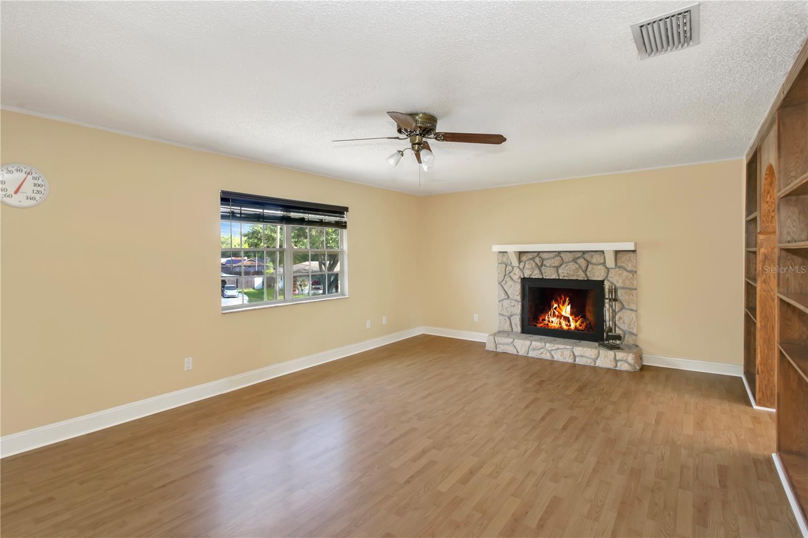 Image 4 of 28 For 1524 Yvonne Street