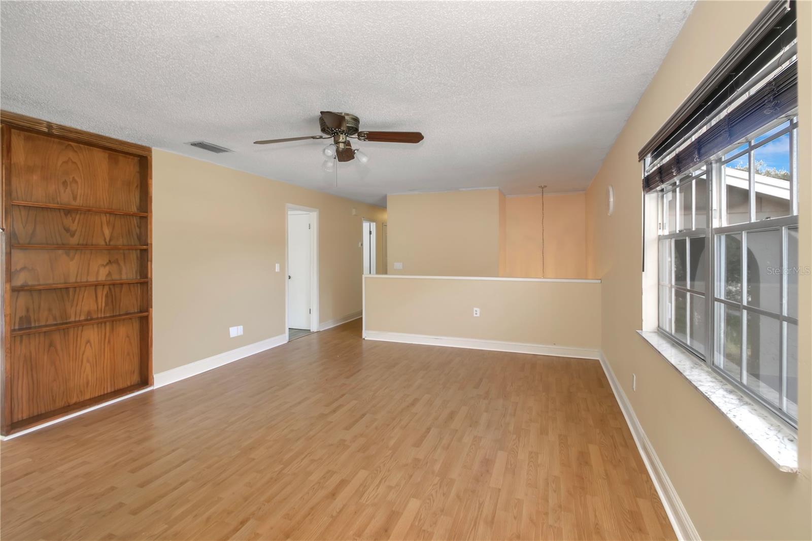 Image 5 of 28 For 1524 Yvonne Street