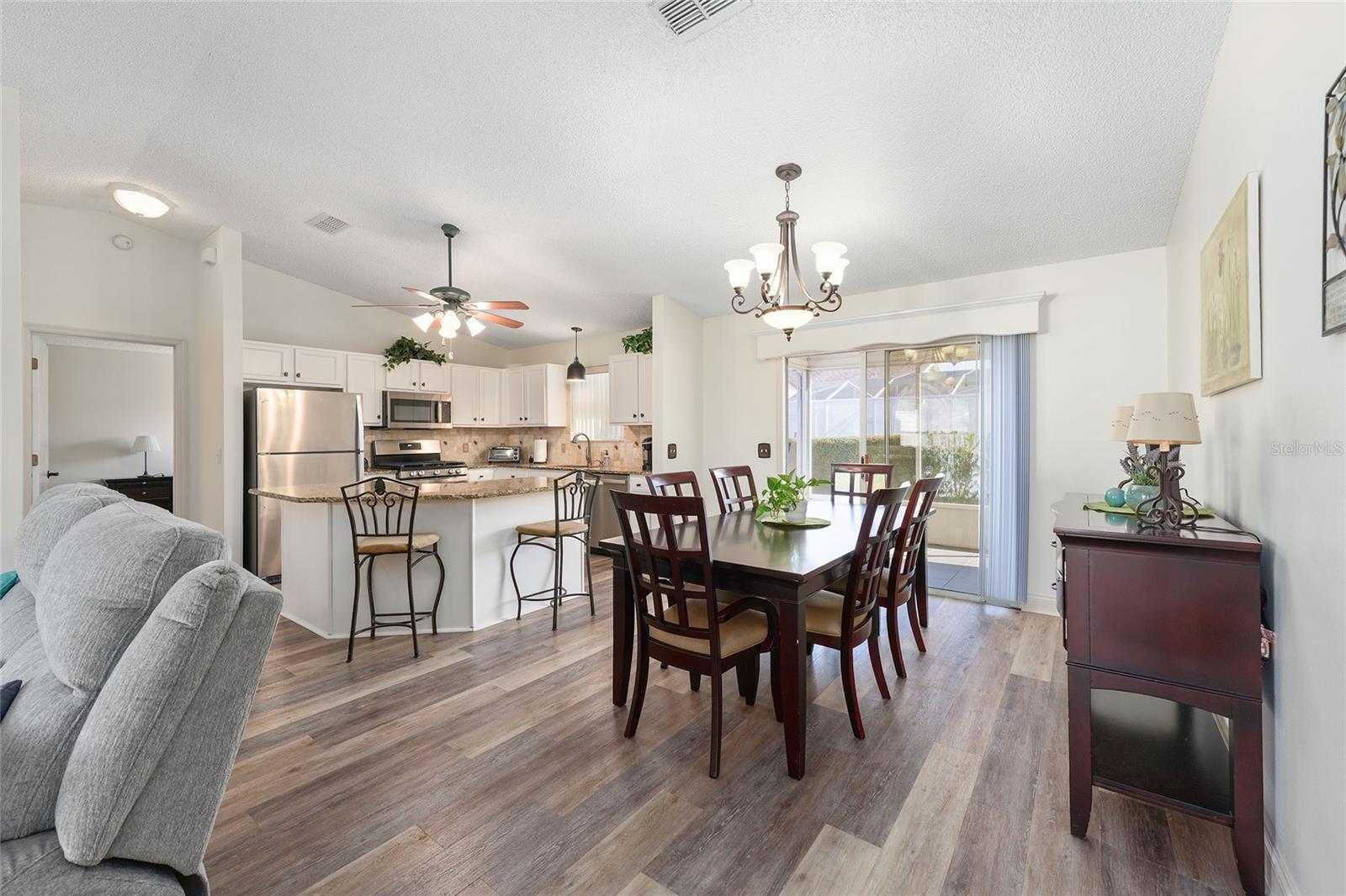 Image 14 of 44 For 2670 Privada Drive