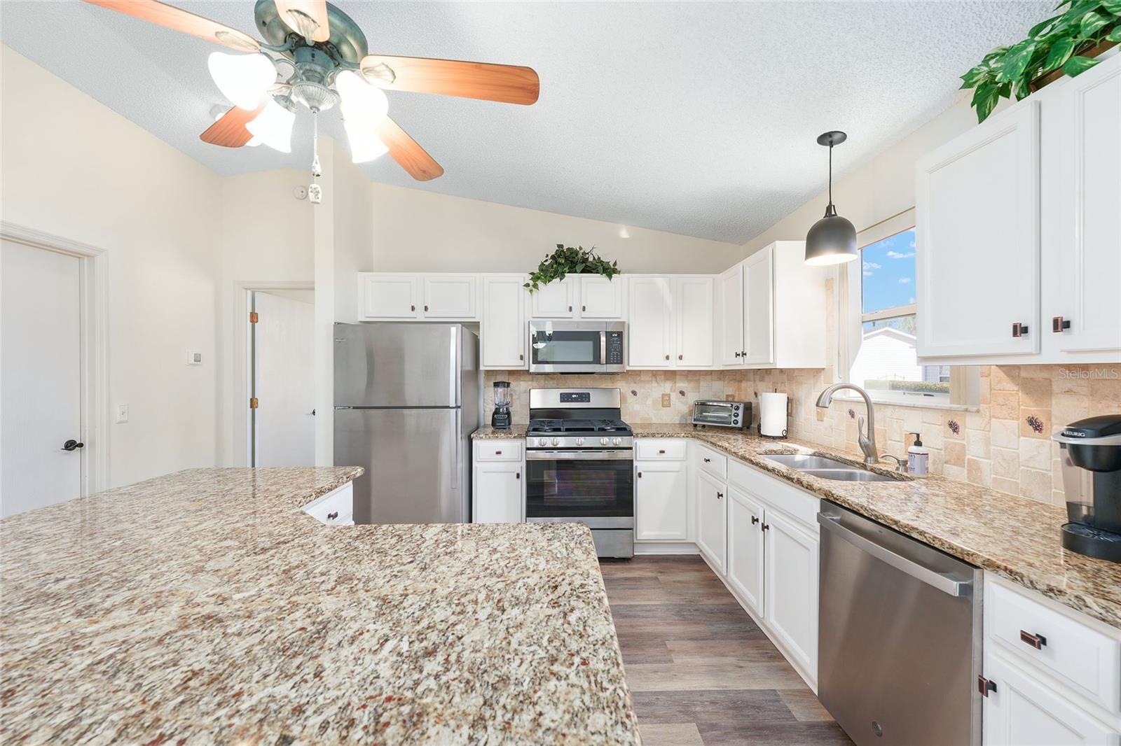 Image 17 of 44 For 2670 Privada Drive