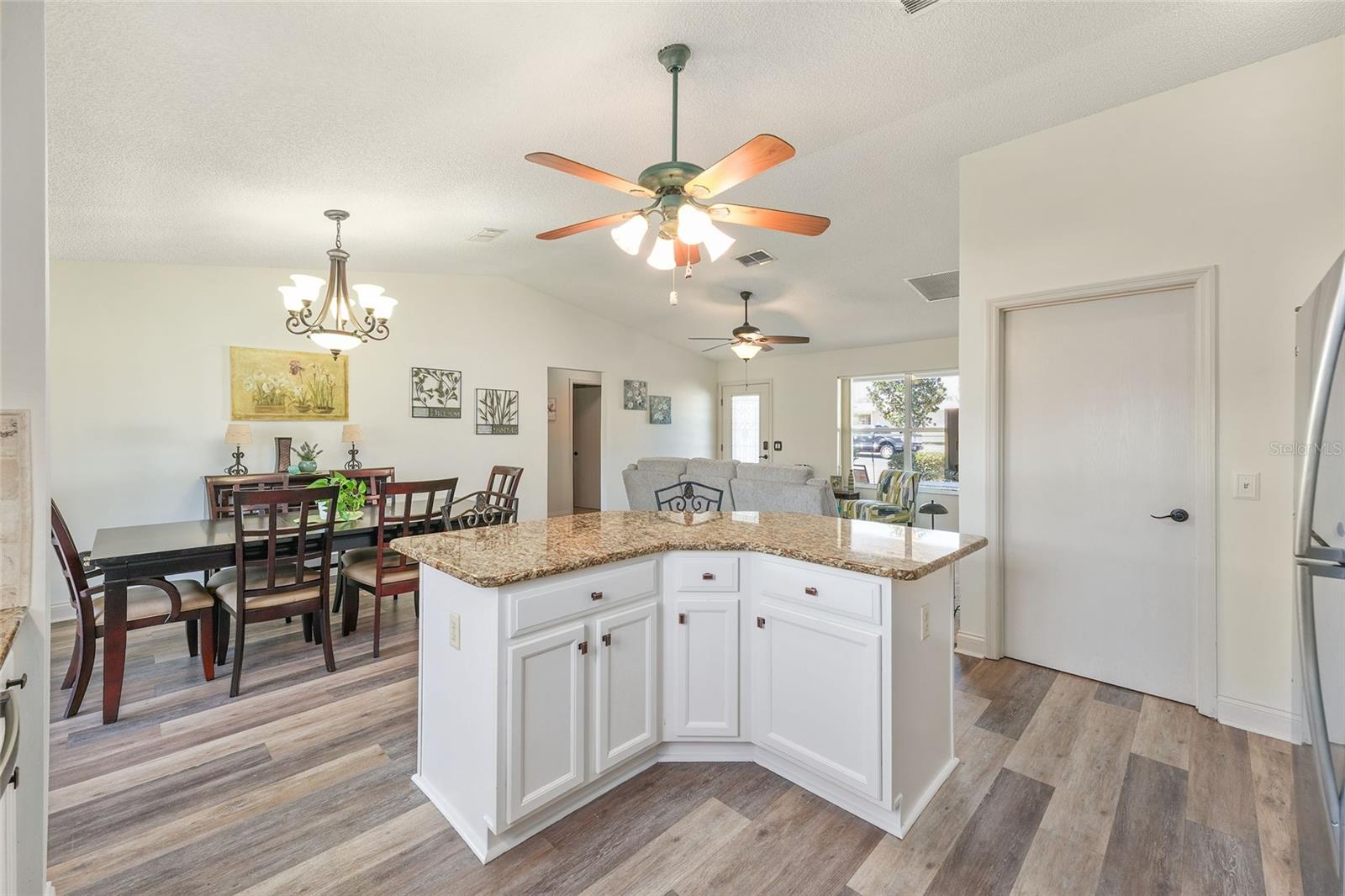 Image 19 of 44 For 2670 Privada Drive