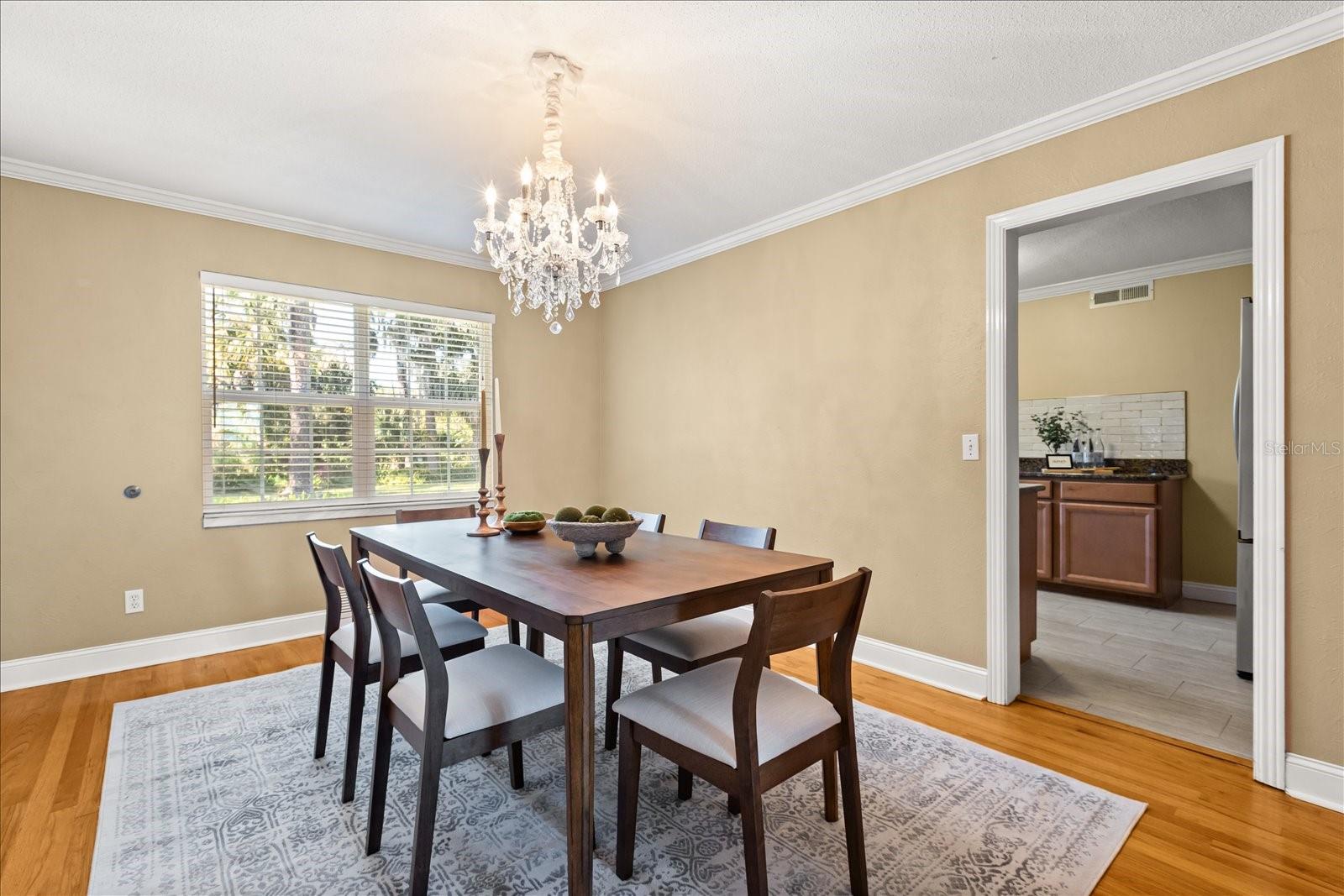 Image 13 of 84 For 3001 Lakeshore Drive