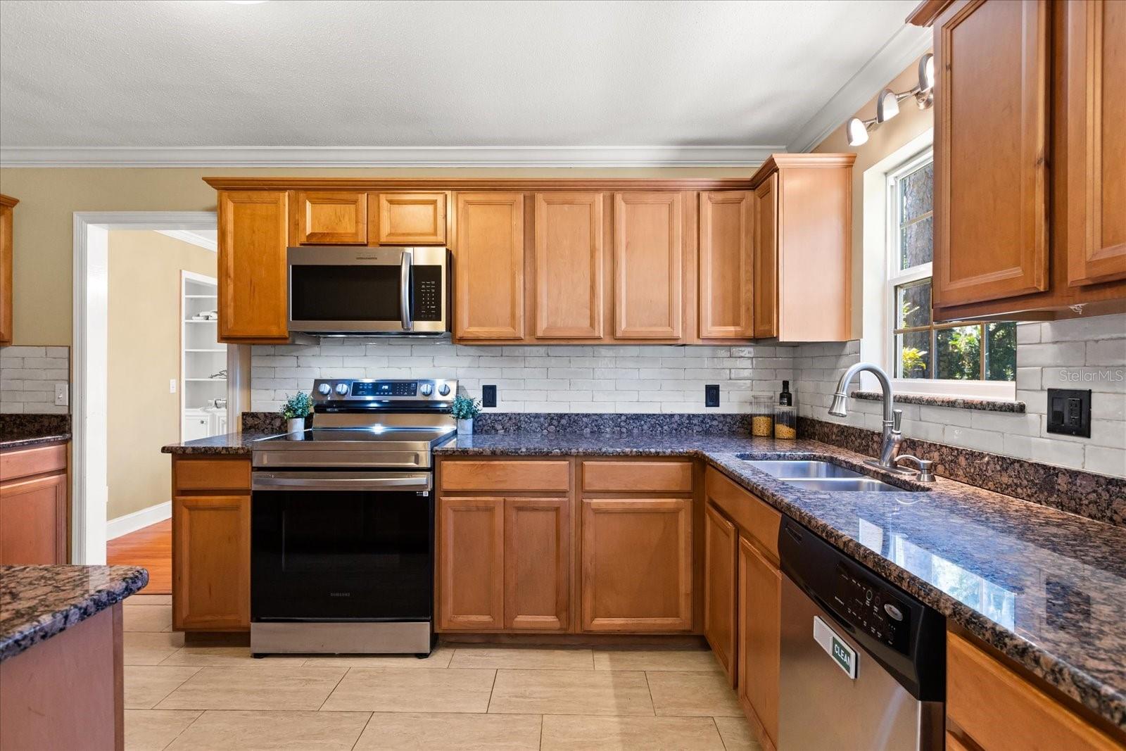 Image 14 of 84 For 3001 Lakeshore Drive