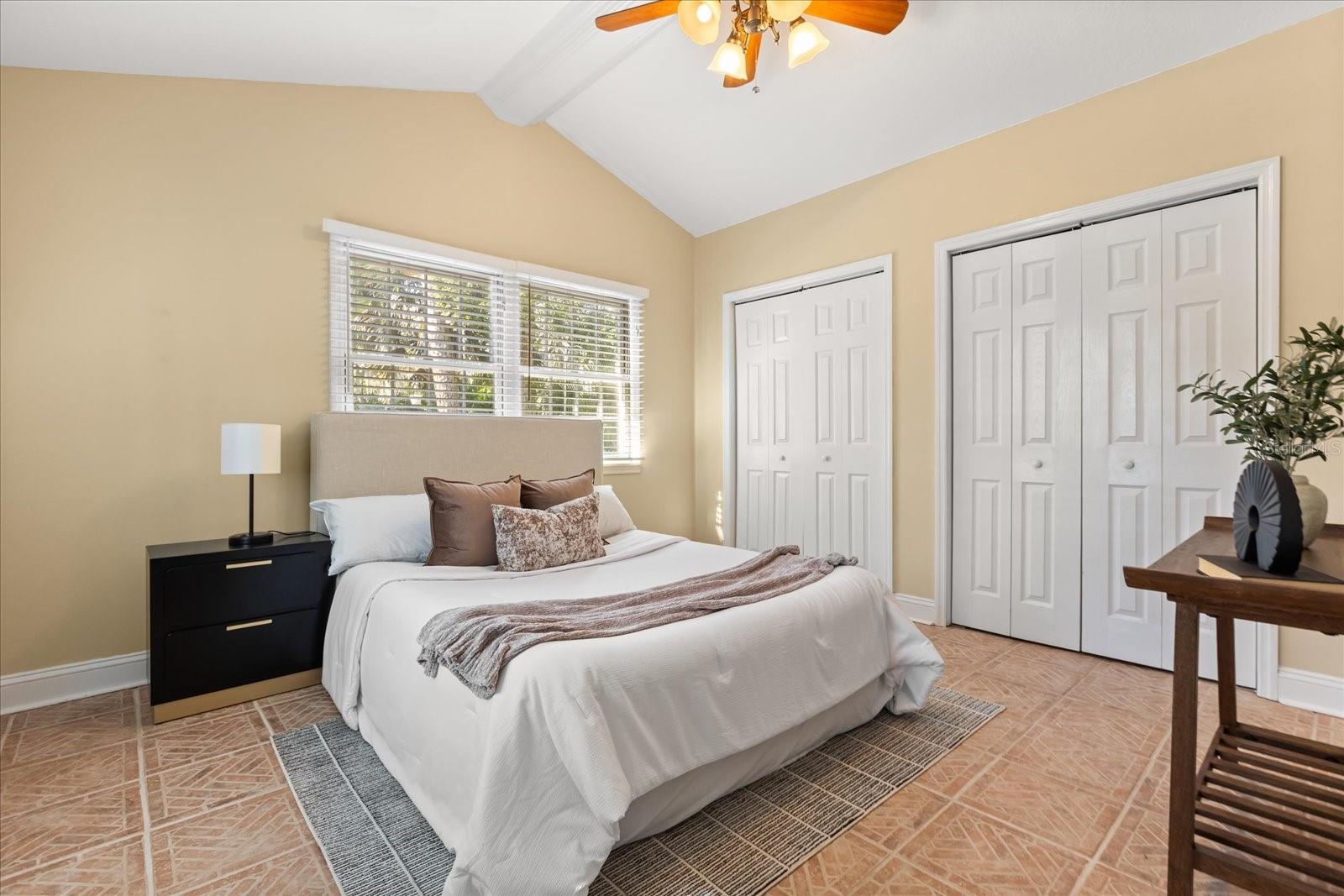 Image 18 of 84 For 3001 Lakeshore Drive