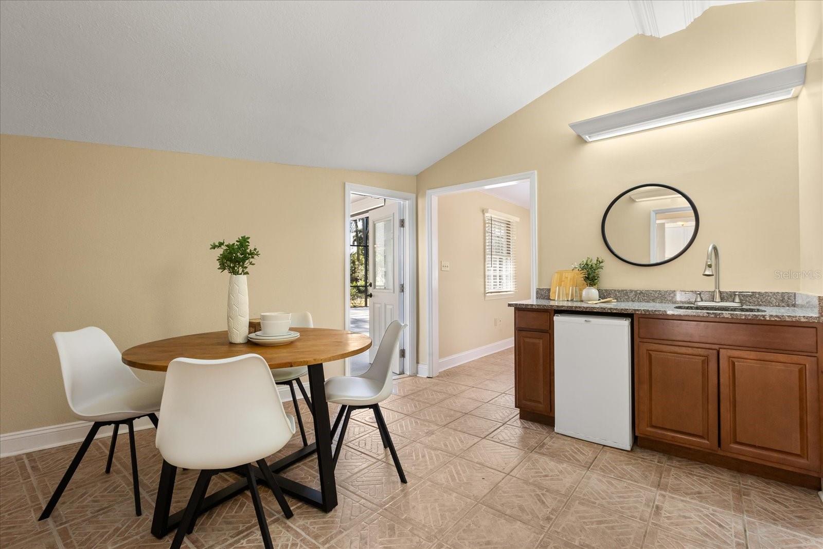 Image 20 of 84 For 3001 Lakeshore Drive