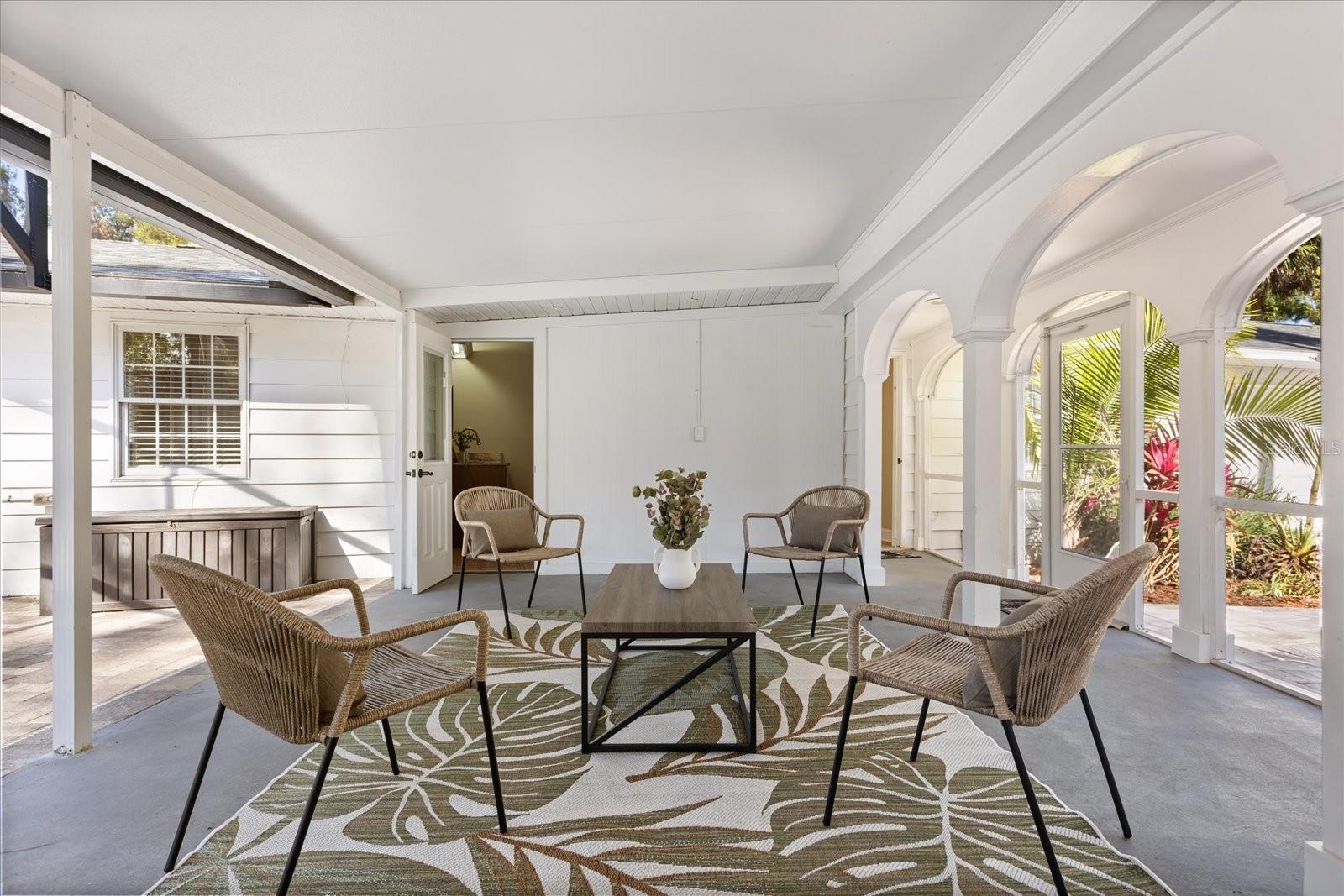 Image 24 of 84 For 3001 Lakeshore Drive