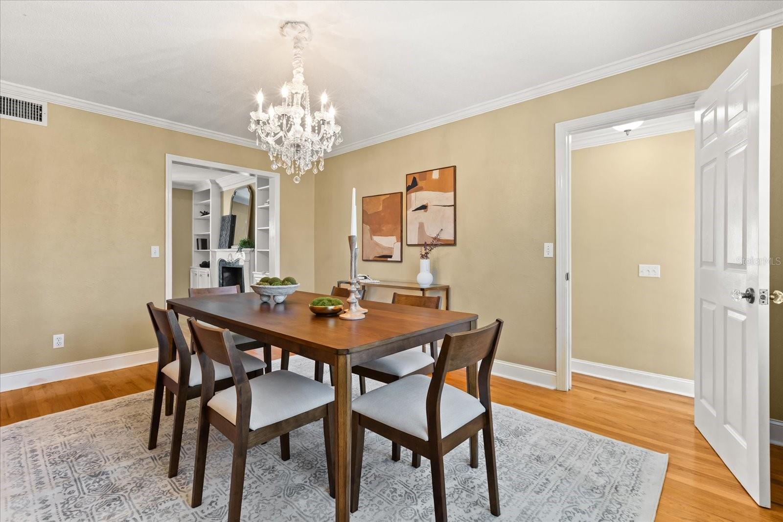 Image 38 of 84 For 3001 Lakeshore Drive