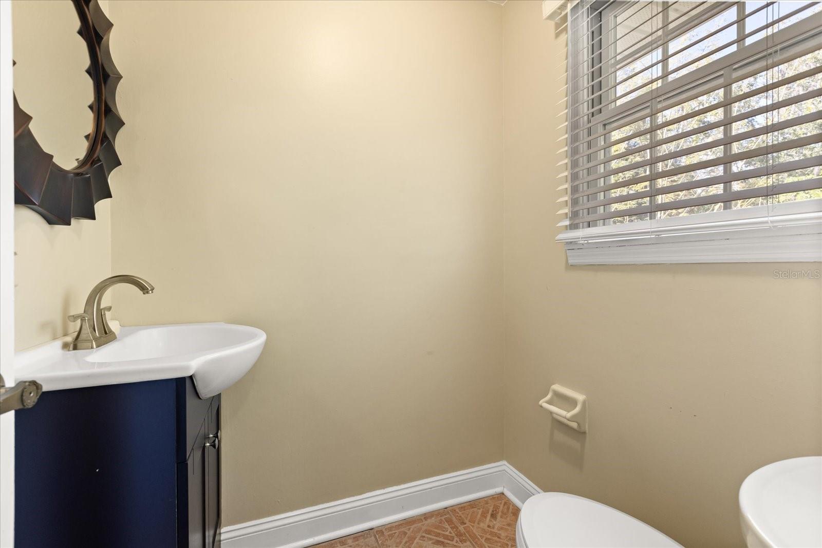 Image 46 of 84 For 3001 Lakeshore Drive